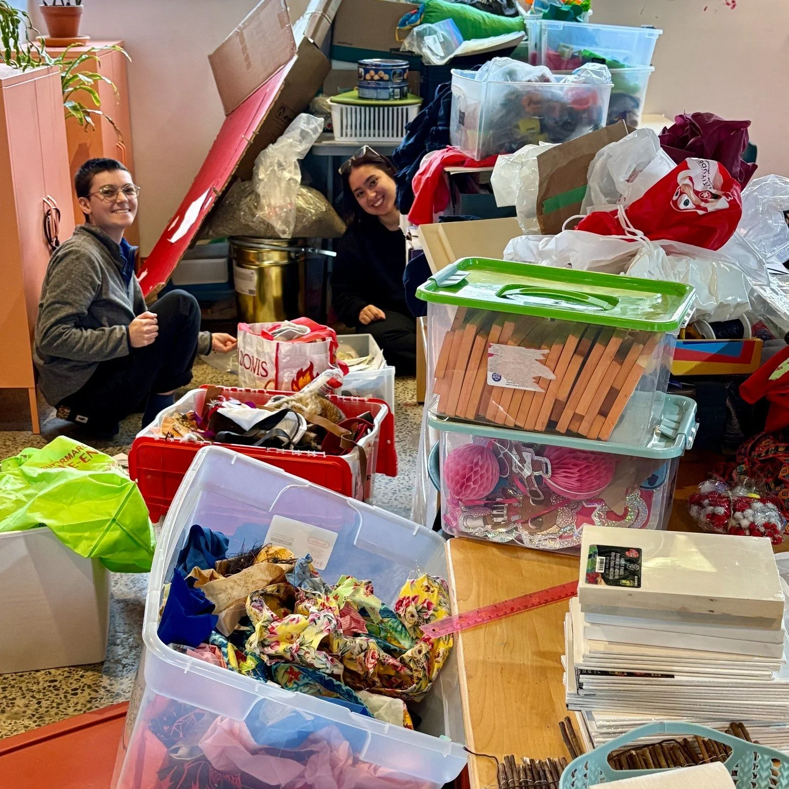 ⛄Journ&eacute;e de (p&rsquo;tite) temp&ecirc;te = journ&eacute;e de m&eacute;nage &agrave; La Cabane!

La Cabane se transforme : la b&acirc;tisse qui nous h&eacute;berge a &eacute;t&eacute; vendue, mais pas de panique, on reste ici encore longtemps! 