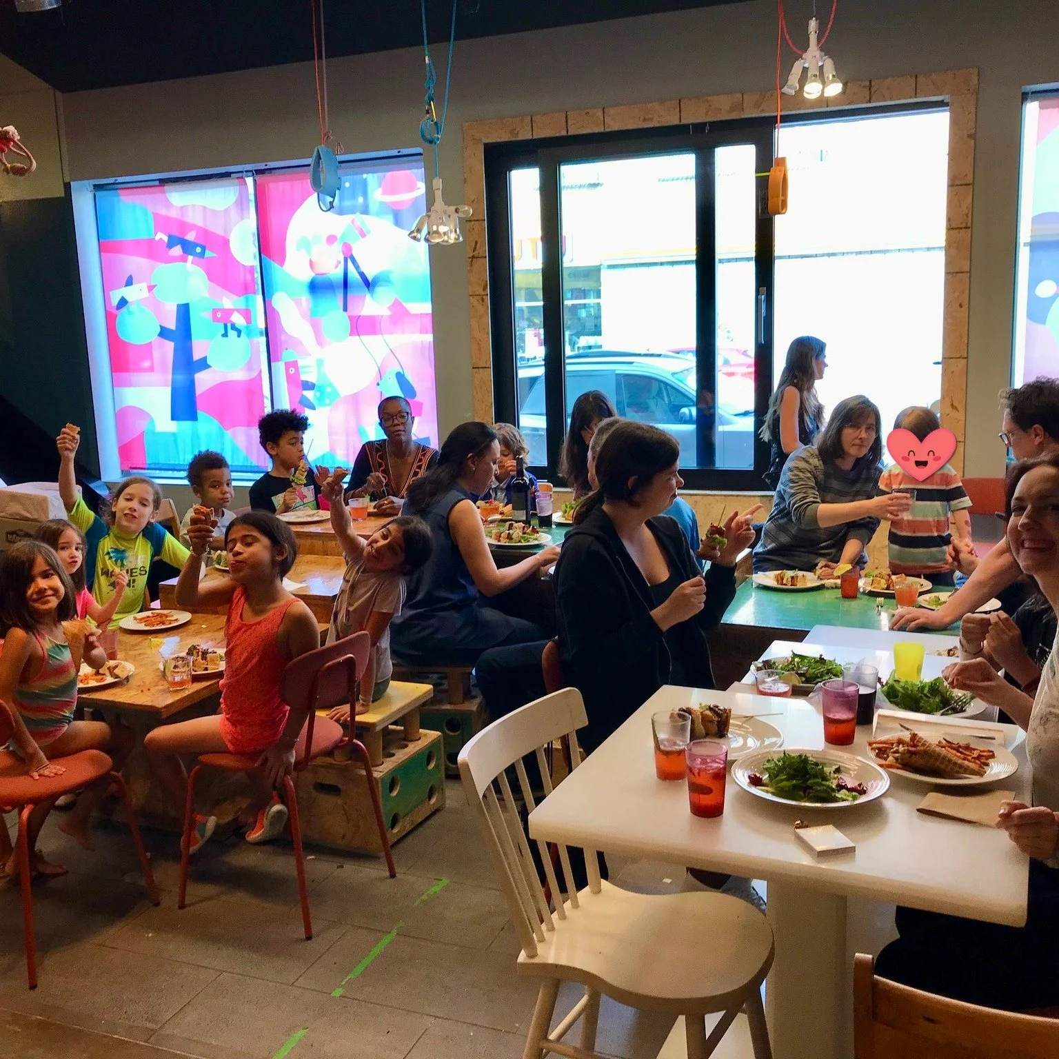 🥞 Venez bruncher avec nous ce week-end ? 🥞

Il reste beaucoup de places au 2e service, &agrave; 11h &mdash; l&rsquo;occasion parfaite pour se rassembler entre ami&middot;es ou en famille! 💛
(Le premier service est complet!)

On a h&acirc;te de pr&