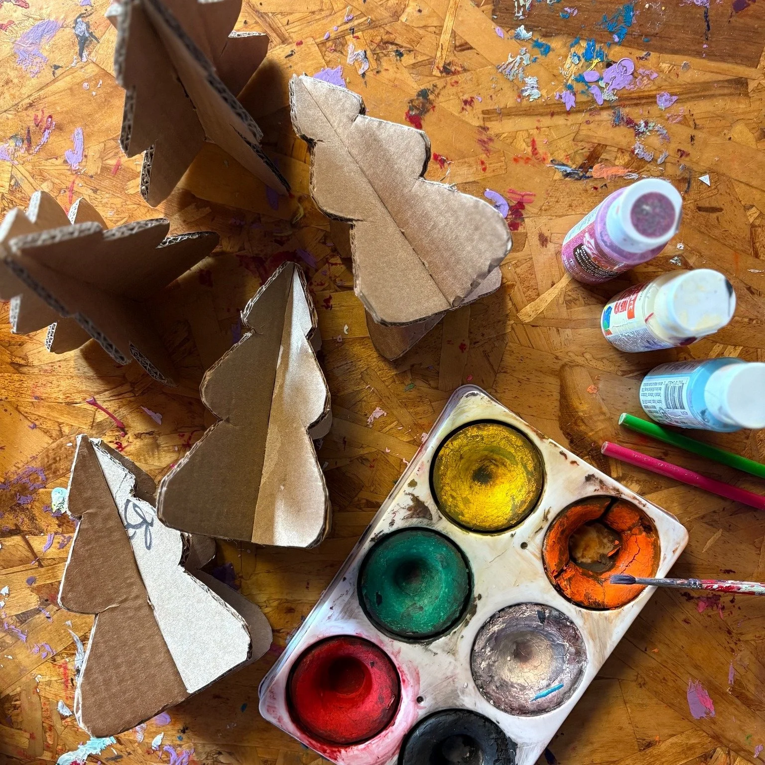 ✨ Gros samedi &agrave; La Cabane! ✨

Le coin cr&eacute;atif sera rempli de petits sapins &agrave; d&eacute;corer ce weekend, question de se mettre doucement dans l&rsquo;ambiance des F&ecirc;tes! 🎄✂️

On vous attend nombreux&middot;ses! Notre AGA au