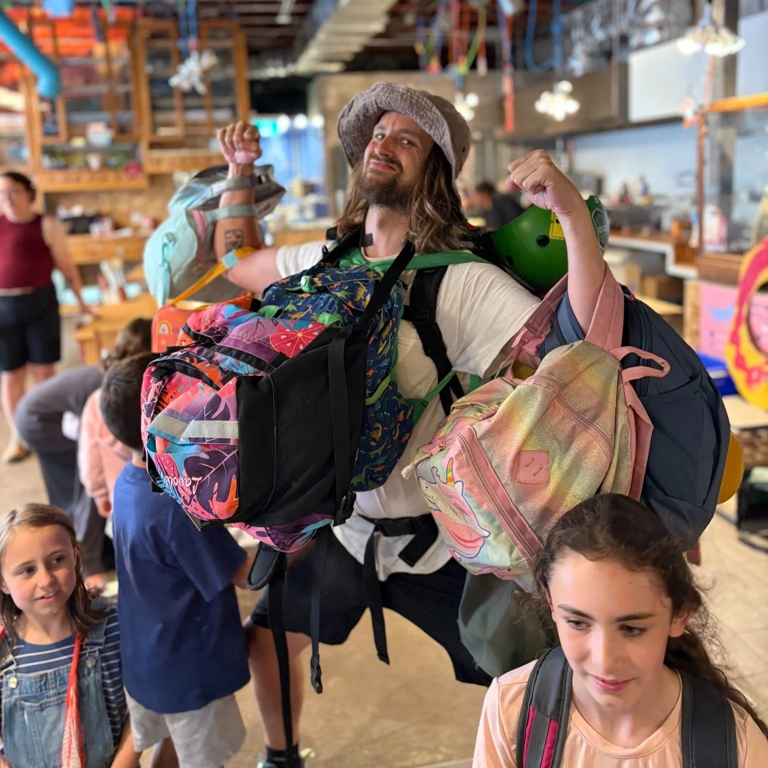 💛 Saviez-vous que La Cabane est un organisme de bienfaisance? 

Comme beaucoup d&rsquo;OBNL, nous faisons de la magie avec un financement limit&eacute;, ce qui peut mettre beaucoup de pression sur nos &eacute;quipes et b&eacute;n&eacute;voles, un pe