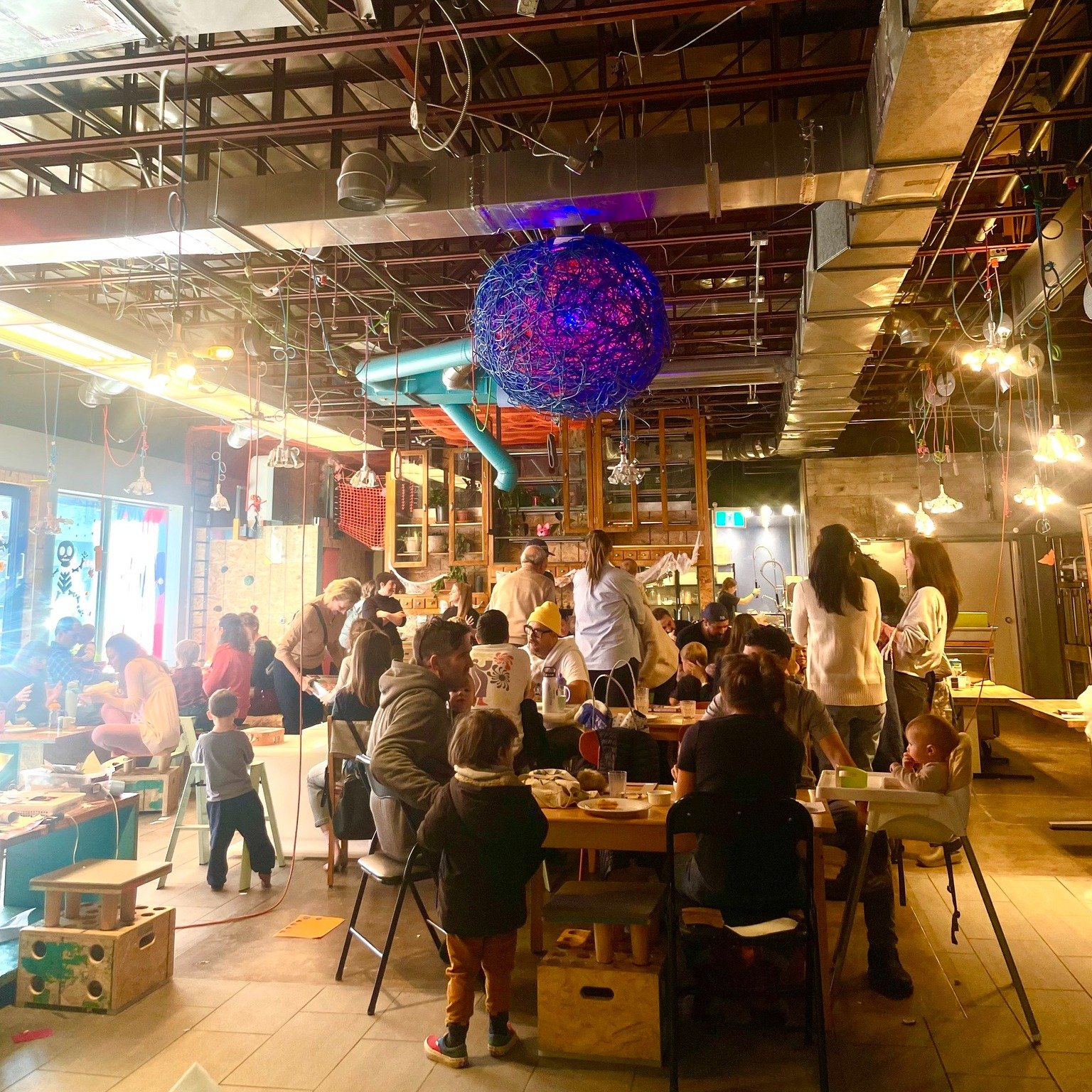 🎉 1000 mercis &agrave; vous d&rsquo;&ecirc;tre venu&middot;es si nombreu.x.ses pendant le temps des F&ecirc;tes! (Oui, vous &eacute;tiez environ 1000 personnes &agrave; passer nos portes ces derniers jours!)
On a eu tellement de plaisir &agrave; bri