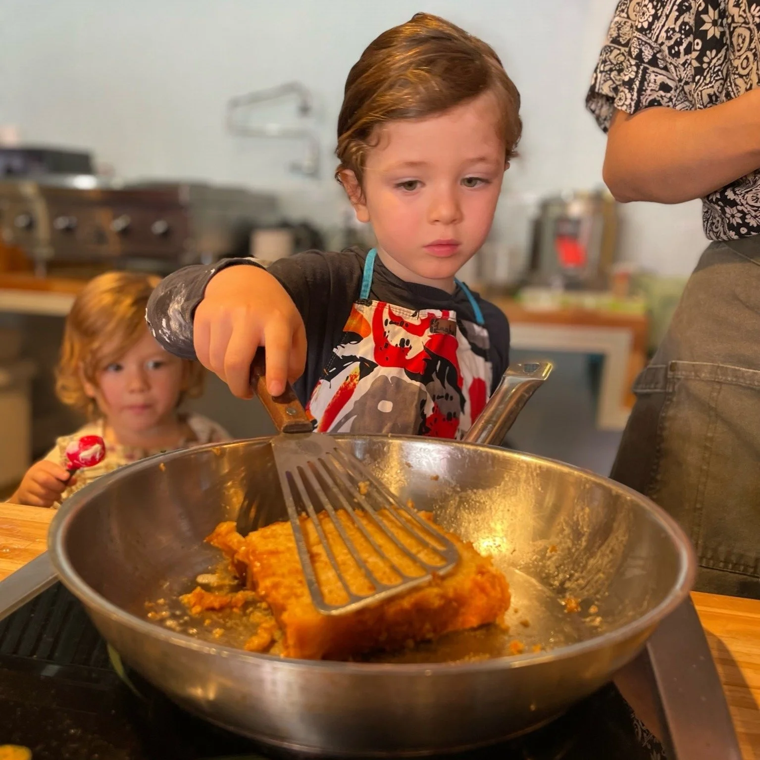 Quel temps de bouette! Litt&eacute;ralement! 😅
Au moins, le week-end est &agrave; nos portes&hellip; et La Cabane est ouverte pour vous accueillir ✨

👉 C'est le dernier week-end pour profiter de notre menu du temps des F&ecirc;tes au brunch des pet