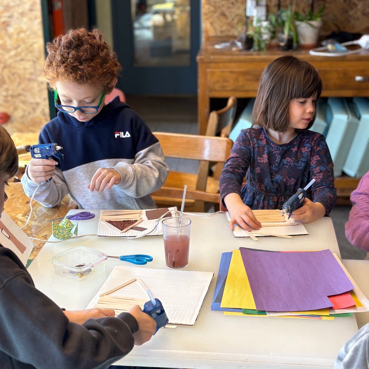 🎉 Ohlala! Il ne reste plus qu'une dizaine de places pour le camp La Cabane&hellip; &agrave; sucre!

Envie de chanter notre chanson de camp avec Zuki, cuisiner des plats sucr&eacute;s et sal&eacute;s avec Ficelle, ou encore bricoler et jouer &agrave;