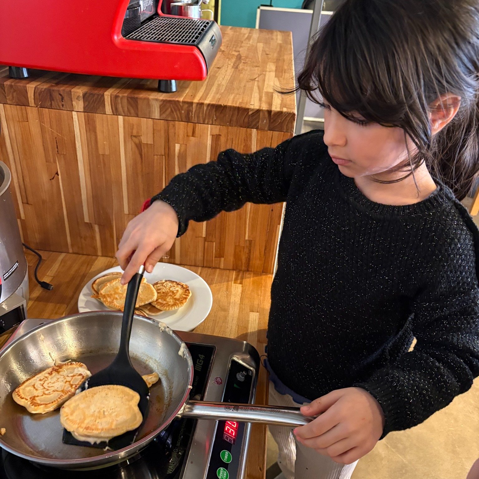 Avec le temps doux qui est arriv&eacute;, la saison des sucres est officiellement commenc&eacute;e! 🍁

Pour c&eacute;l&eacute;brer &ccedil;a (et le printemps qui s'en vient!), on vous propose un petit changement de menu au brunch des p&rsquo;tit&mid