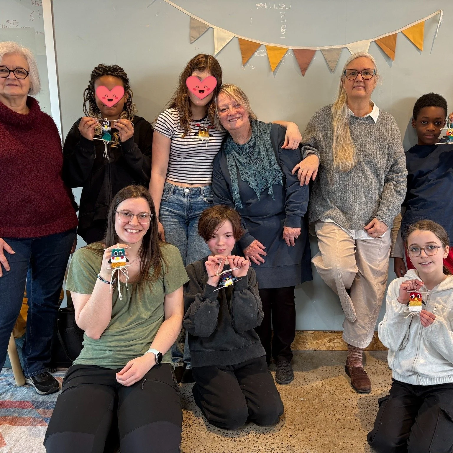 R&eacute;cemment, nous avons eu la chance de participer &agrave; un super atelier interg&eacute;n&eacute;rationnel avec un organisme du quartier qu&rsquo;on aime beaucoup. 💛

Trois femmes du @cercle_des_fermieres_qc  sont venues montrer &agrave; nos