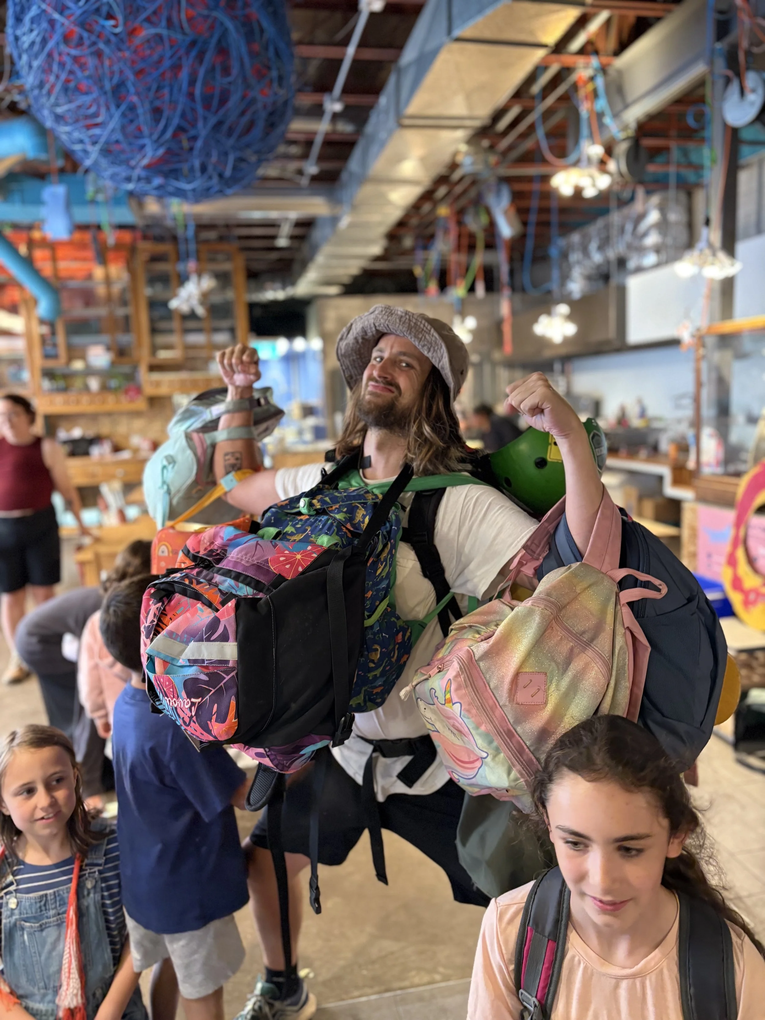 Offre d’emploi – animateur.rices de camps de jour à La Cabane