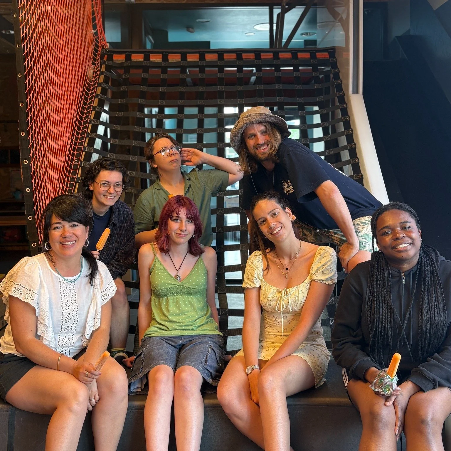 Pour &eacute;pauler notre super &eacute;quipe d&rsquo;animateur&middot;trices, on cherche 3 &agrave; 4 nouvelles personnes pour l&rsquo;&eacute;t&eacute;!

Connaissez vous des superbes personnes qui ont envie de passer leurs journ&eacute;es dehors, r