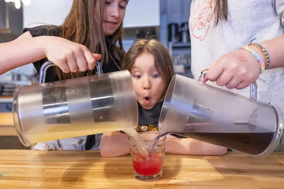 🌟 ON PARLE DE NOUS DANS LA PRESSE! 🌟

Quelle fiert&eacute; de voir nos petites cheffes et leur imagination d&eacute;bordante &agrave; l'honneur dans La Presse le weekend dernier. 🗞️✨

Dans son article, la journaliste V&eacute;ronique Larocque nous