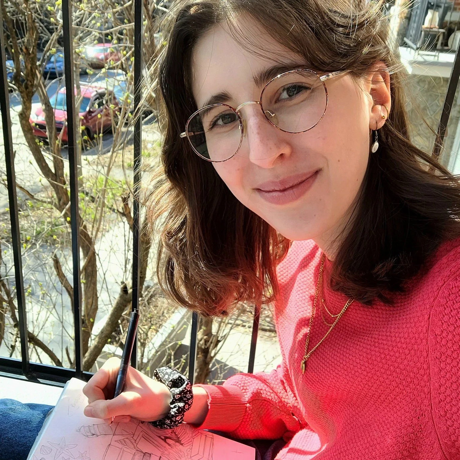 Il y a aussi notre ch&egrave;re Pastel qui voulait vous dire coucou! 👩&zwj;🎨

Salut, je m'appelle Pastel! Oui oui, comme les crayons de couleur! 🖍️ Pourquoi? Parce que ma passion c'est l'art et que j'adore dessiner. Si tu le souhaites, je te donne