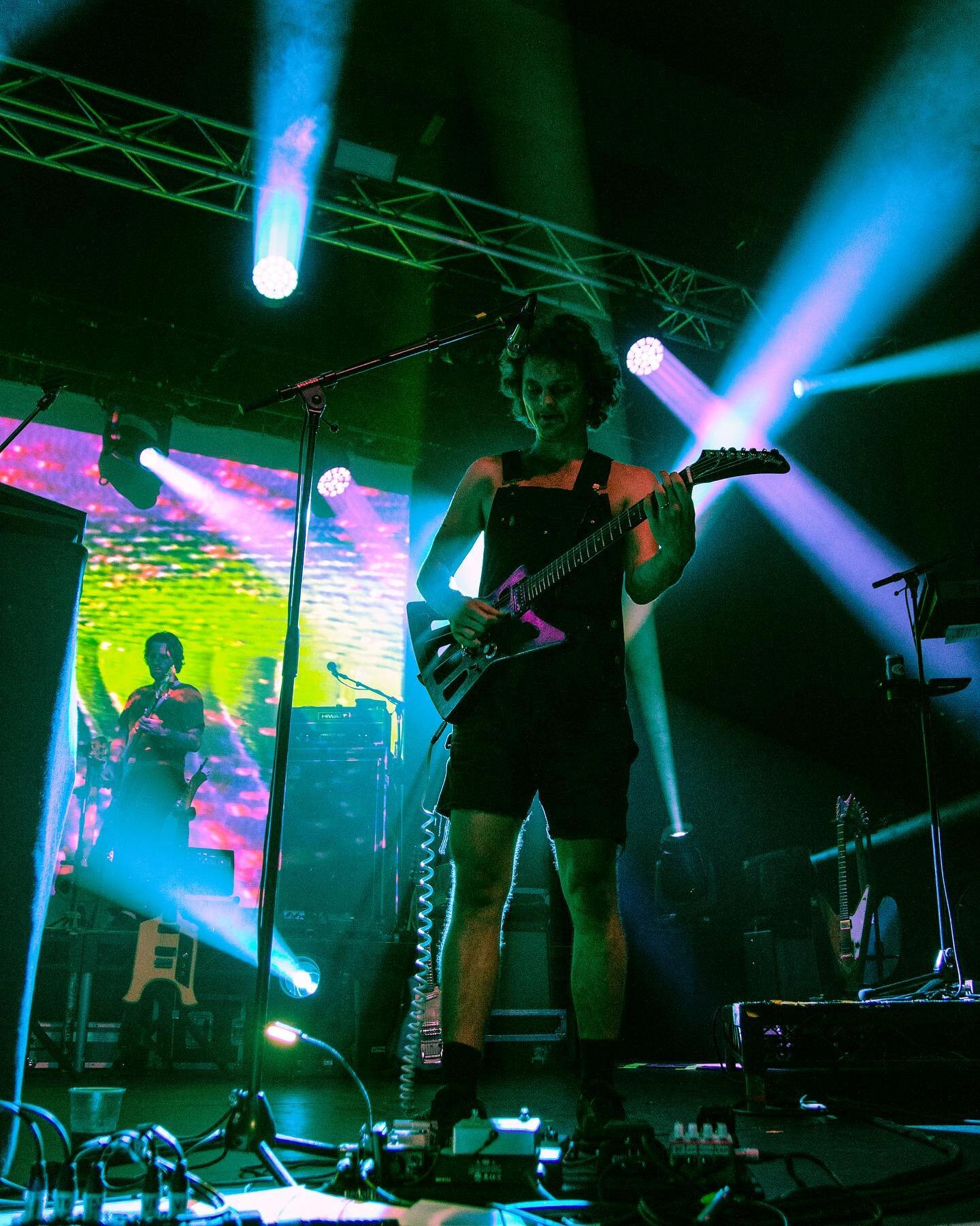 On the same night as @manchesterpsychfest, the mighty @kinggizzard played a not-so-little show down the road at @manchesteracademy&hellip;

Relive their set by flicking through our gallery&gt;&gt;&gt;&gt;

📸 @lfephoto