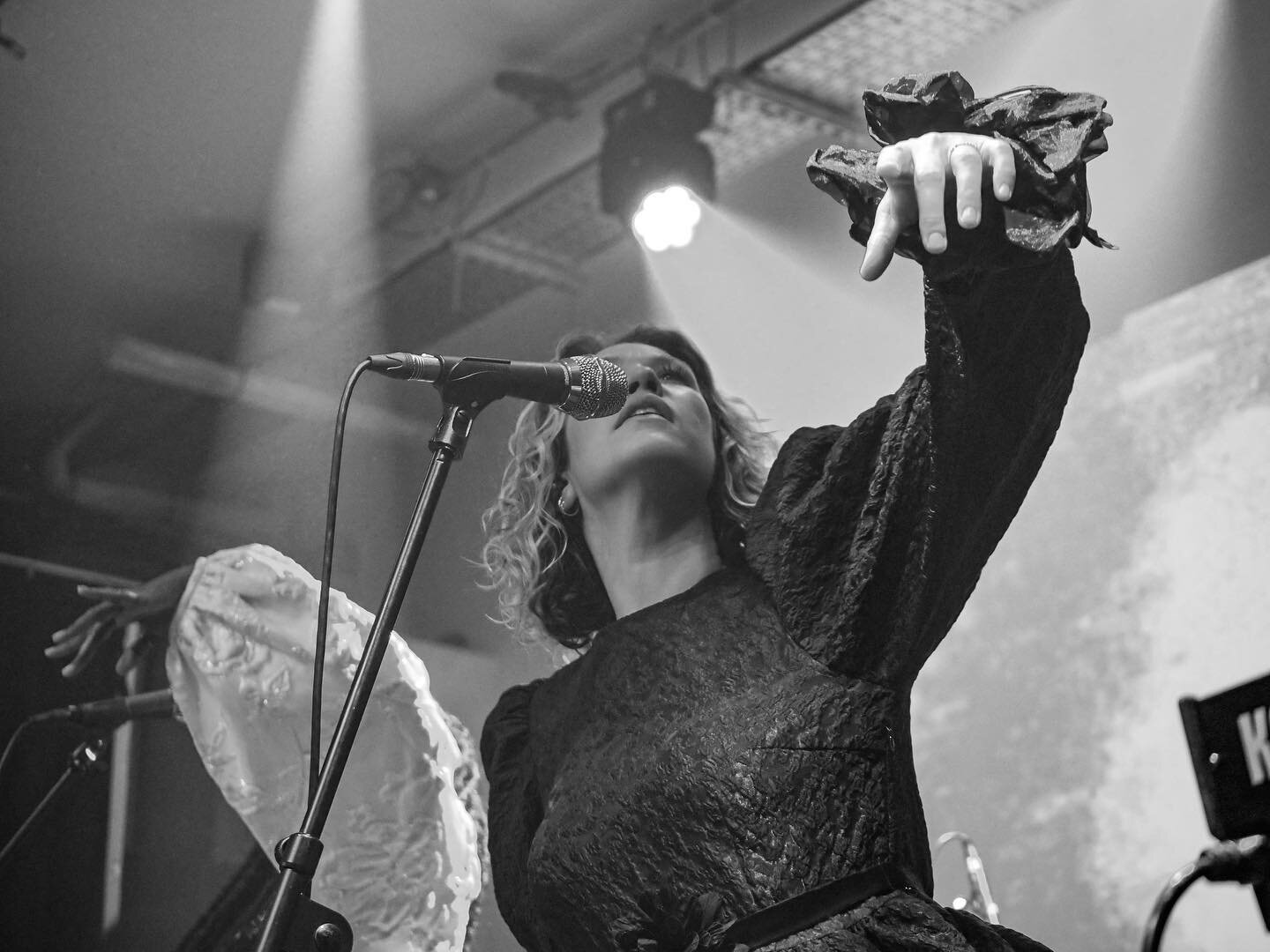 First of the @manchesterpsychfest spam is the spellbinding @saysheshe&hellip;

They blew the roof off of @canvasmcr yesterday evening!

📸 @tompreece