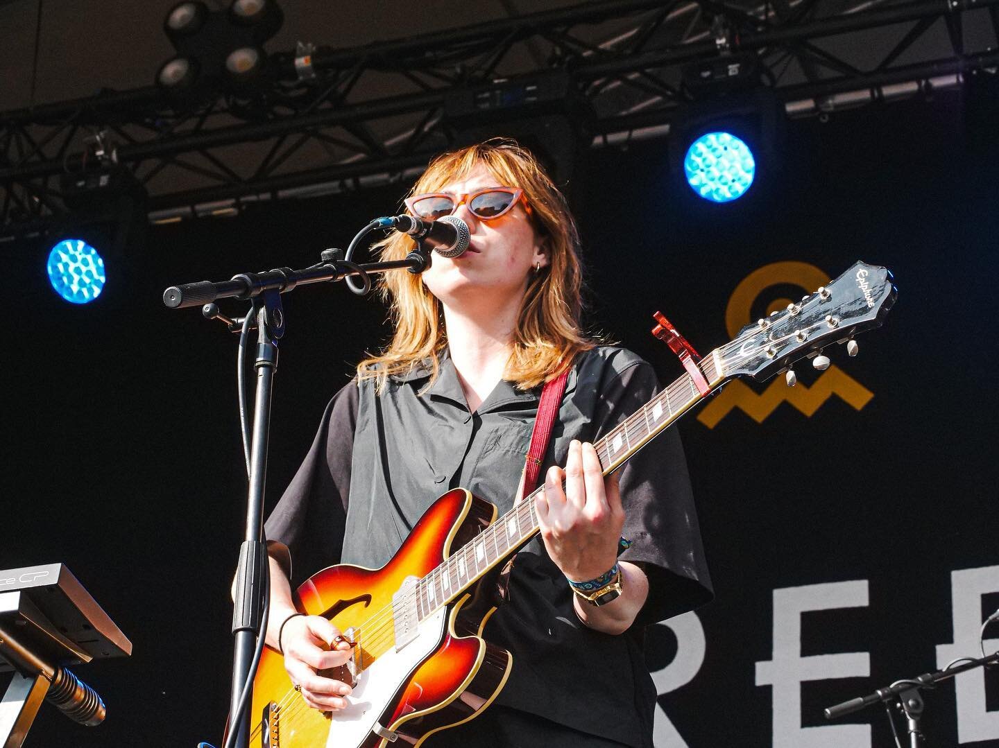 Who remembers sunshine? 

Check out some snaps of @aoifenessafrances&rsquo; sun-drenched set at the @greenmanfest Walled Garden stage.

📸 @tompreece