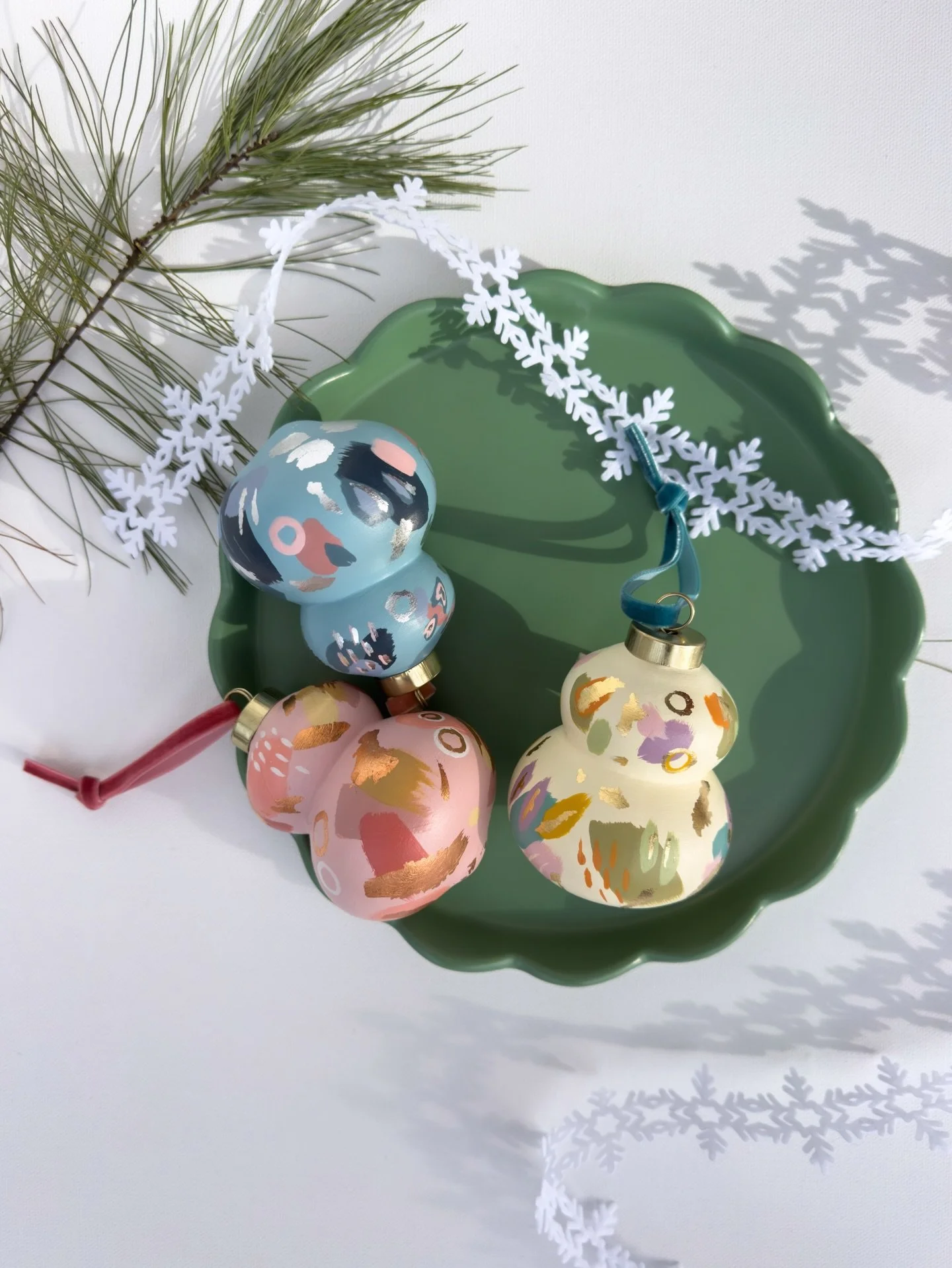 The 2025 Palette Ornament Collection is now available to shop! 🎉🎄

Swipe through and tell me your fave, I&rsquo;m genuinely curious!

My surprising favorite? Woodland Pine (the yellow background one in the first and third pics). I don&rsquo;t typic