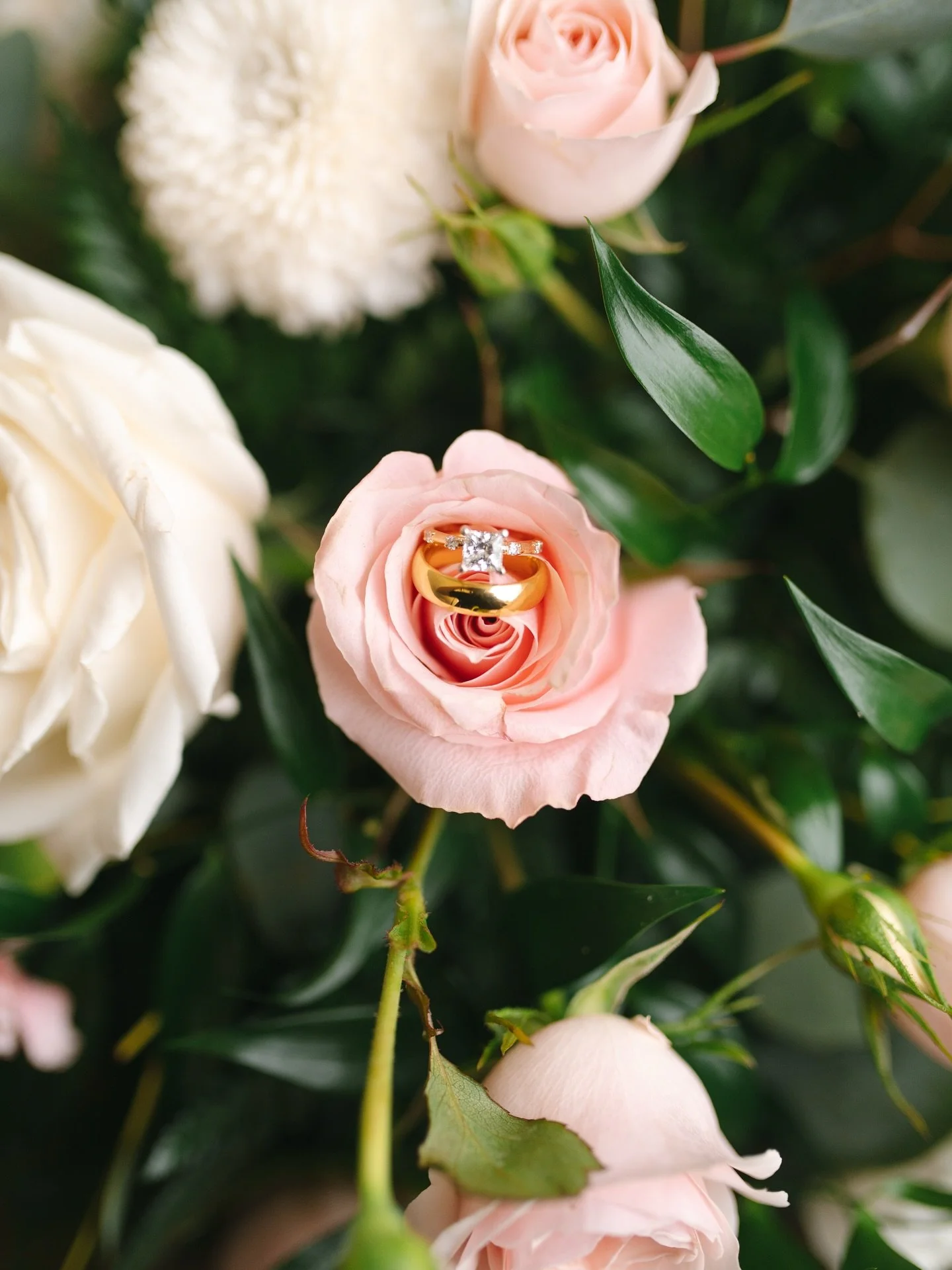 Flowers and rings 💍💐