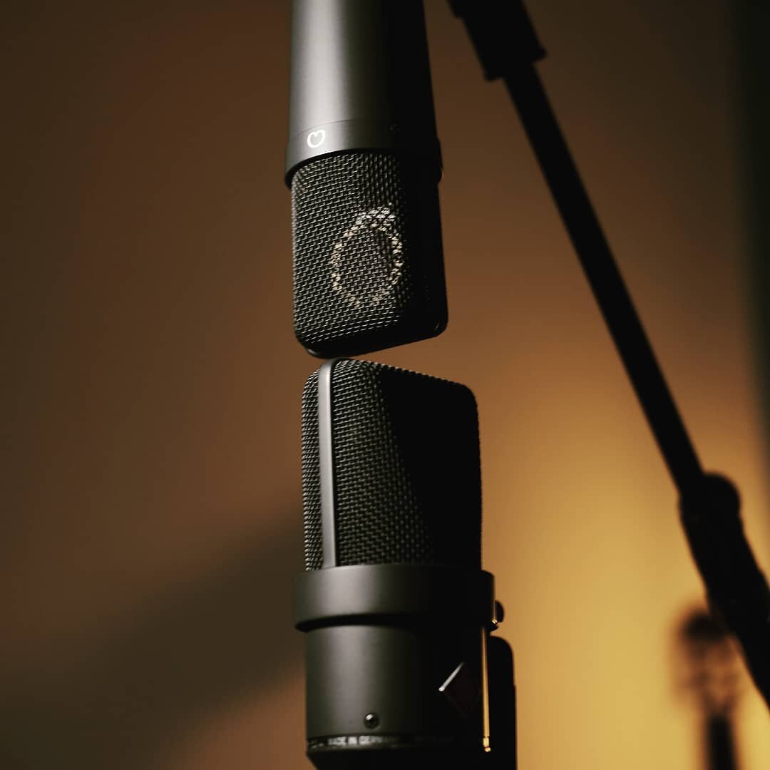 Neumann TLM 193 and TLM 170 in an M/S Stereo configuration.

#classicalguitar #classicalmusic #acousticguitar #acousticmusic #guitarist #guitar #recordingengineer #musicproducer #music #microphone #largediaphragm #neumannmicrophones #neumann #tlm170 