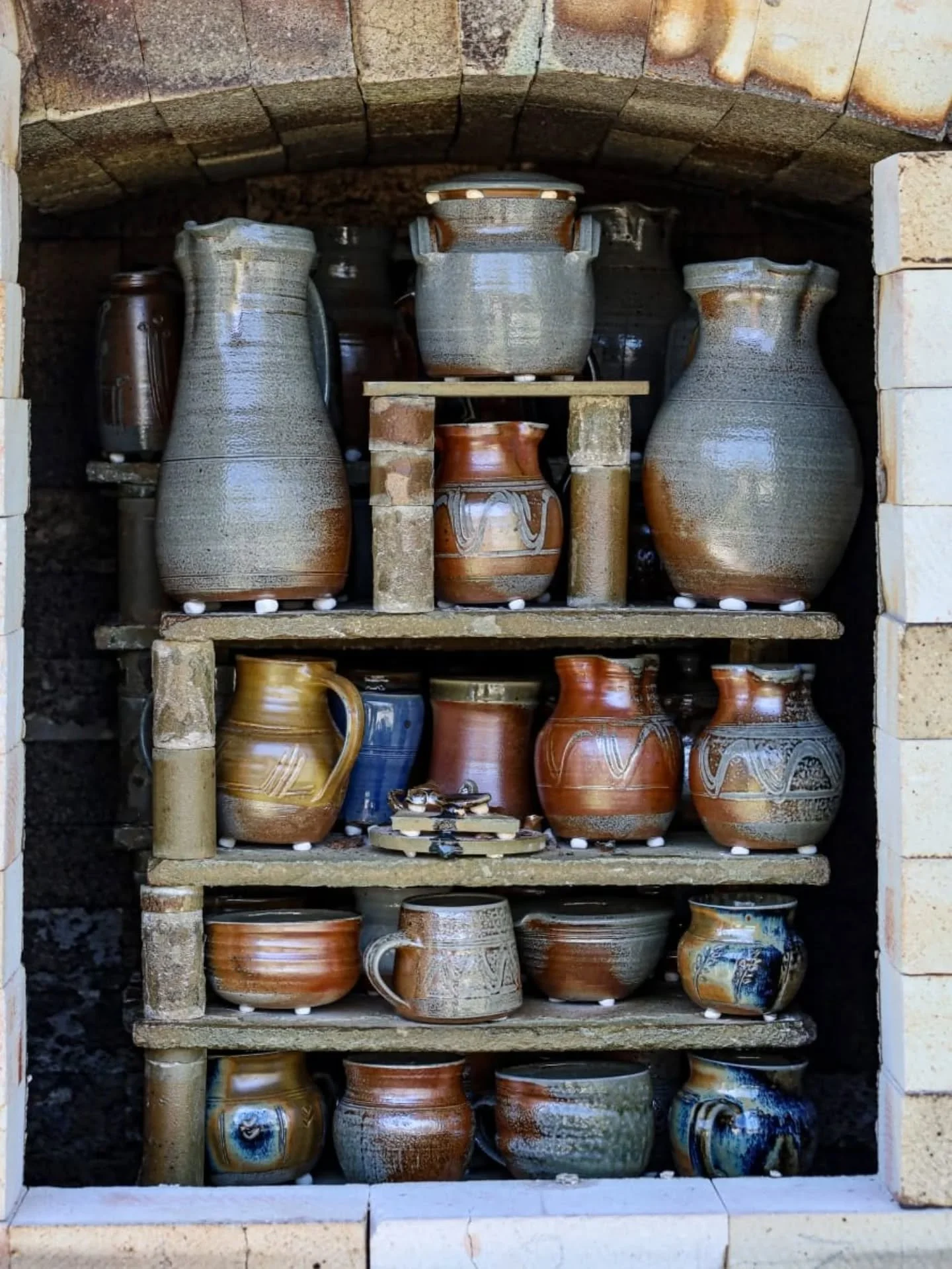 🎄 Christmas Open Day and Soda Kiln Opening 🎁 

On the 6th December, we'll be unloading a soda firing and selling pots fresh from the kiln! You are very welcome to come down and join us for hot chocolate and minced pies while we get our first look a