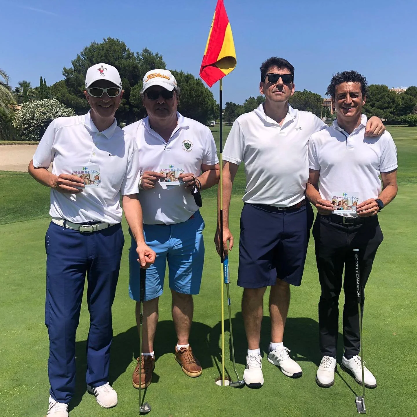 ResActiv en Oliva Nova (https://www.olivanova.com) con @cm_golf & Friends.
#ResActiv
#Anticípate y #MantenteActivo
#golf #amigos #torneogolf #olivanova #olivanovaresort #antioxidantes #cardomariano #hepatoprotector #salud