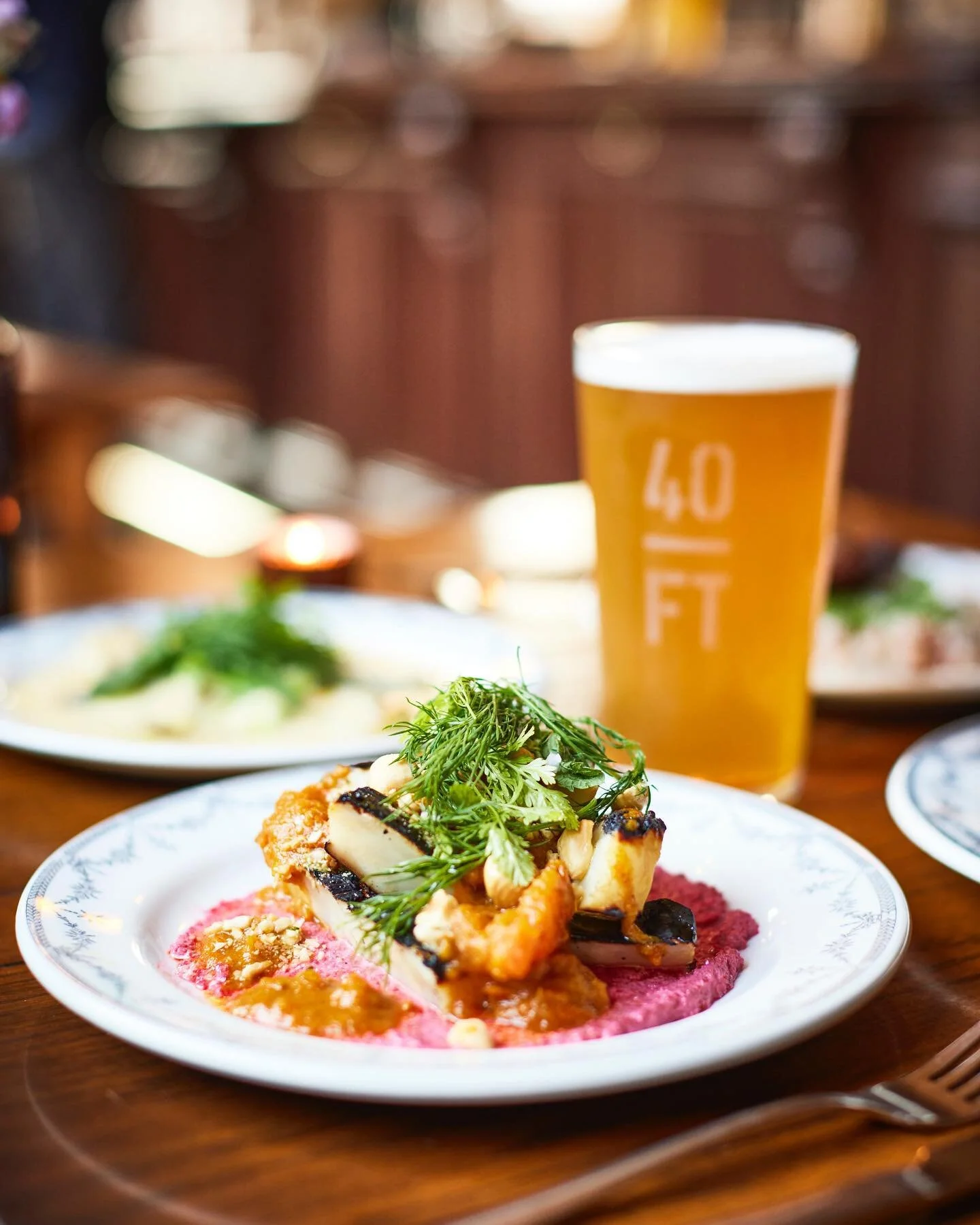 We have just opened up a couple of tables for lunch and dinner this weekend 🍽️🍺 Book yours through @resy 
📸 @_steveryan_