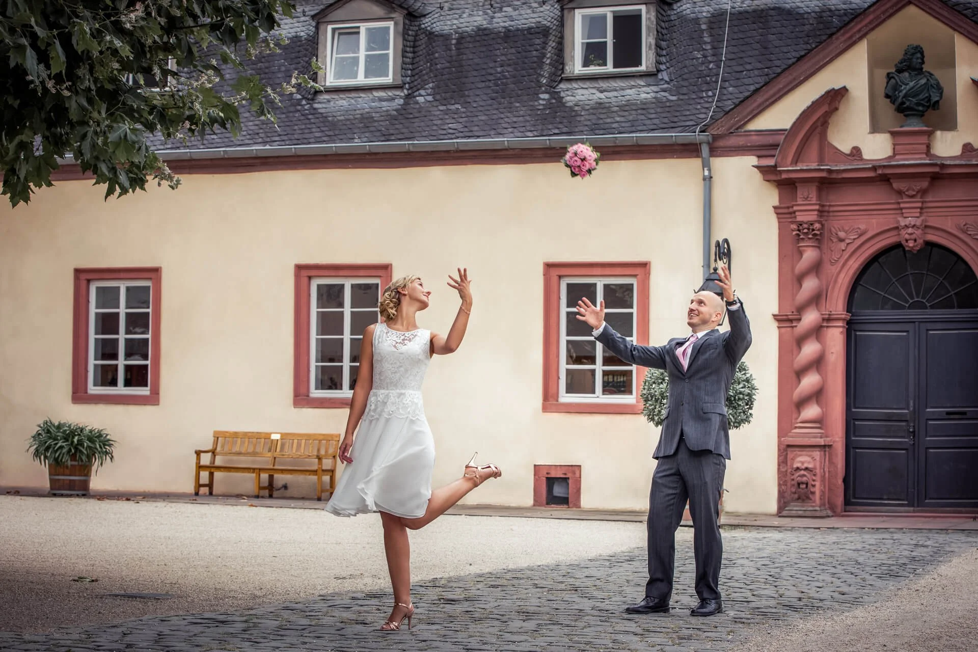 Freie-Trauung-Hochzeit- BadHomburg-Hochzeitsfotograf-Videograf-Hesssen-SIStudio-Fotograf-Hochzeitsvideograf-kirchliche-Trauung-0237-1.jpg
