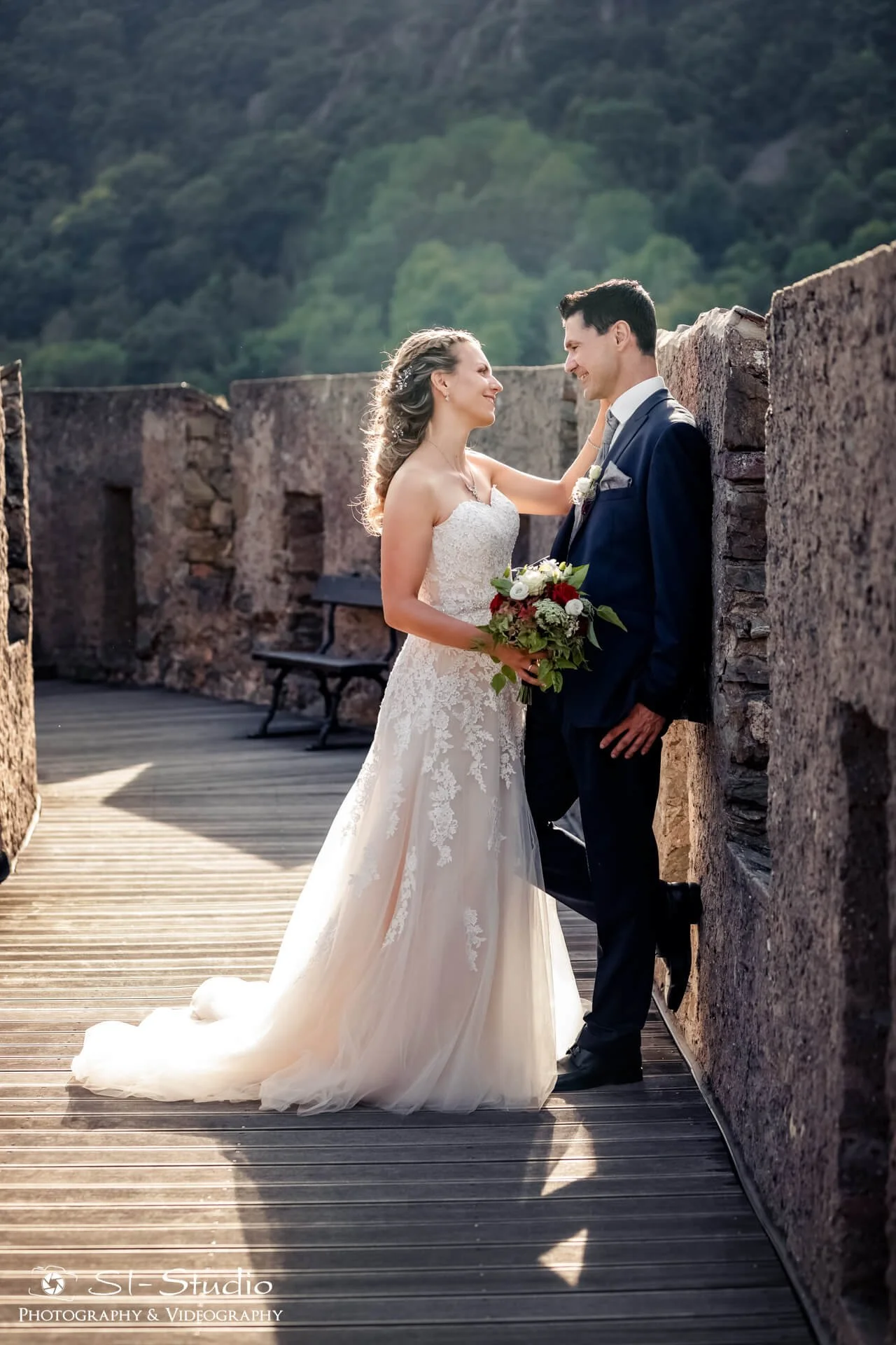 standesamt-hochzeit-burg-rheinstein-mittelrhein-bingen-herbst-trauung-hochzeitslocation—trechtingshausen-herbsthochzeit-0338.jpg