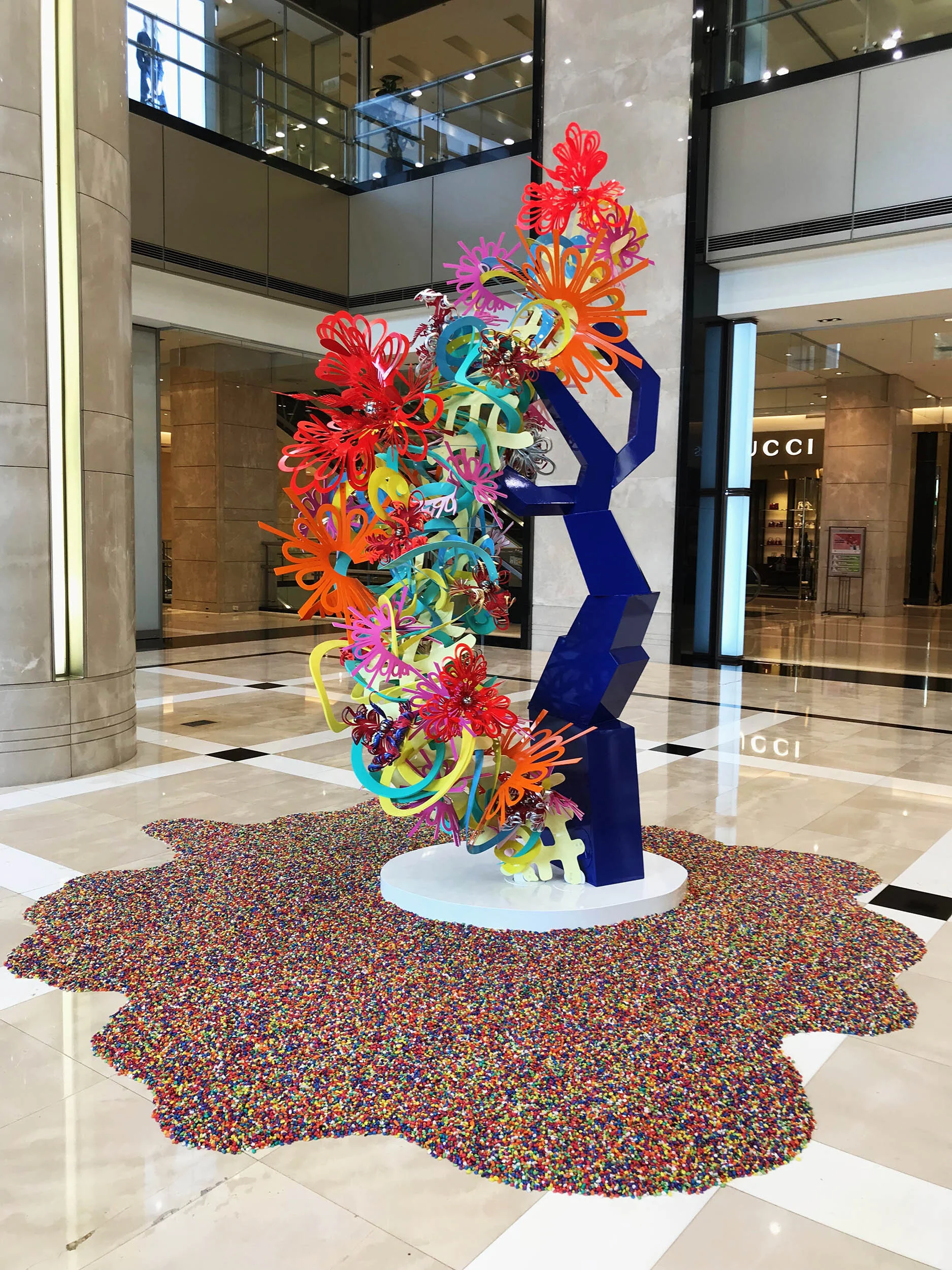 sculpture installation family friendly public pop art merchandising retail shopping mall commission