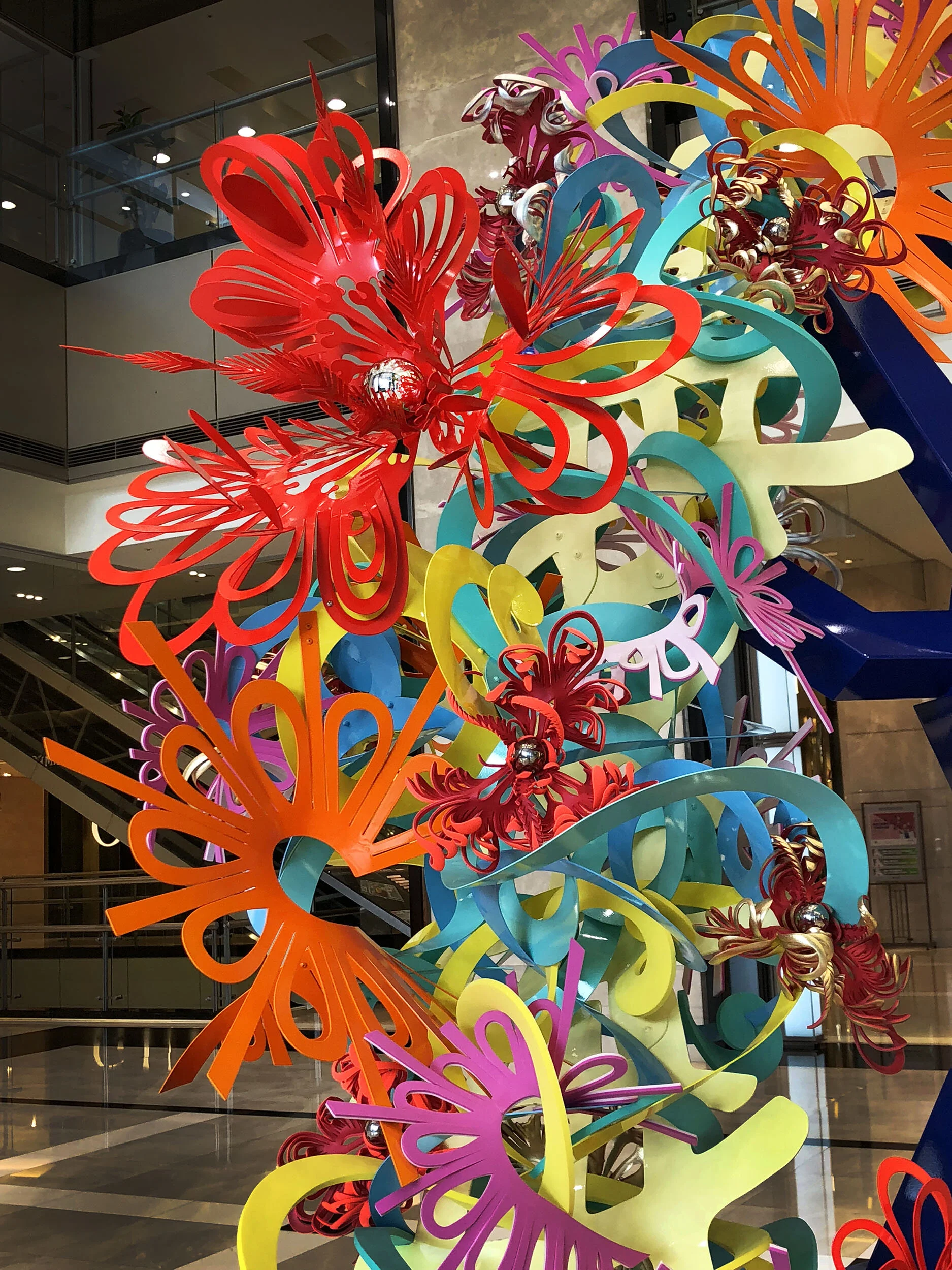 sculpture installation family friendly public pop art merchandising retail shopping mall commission