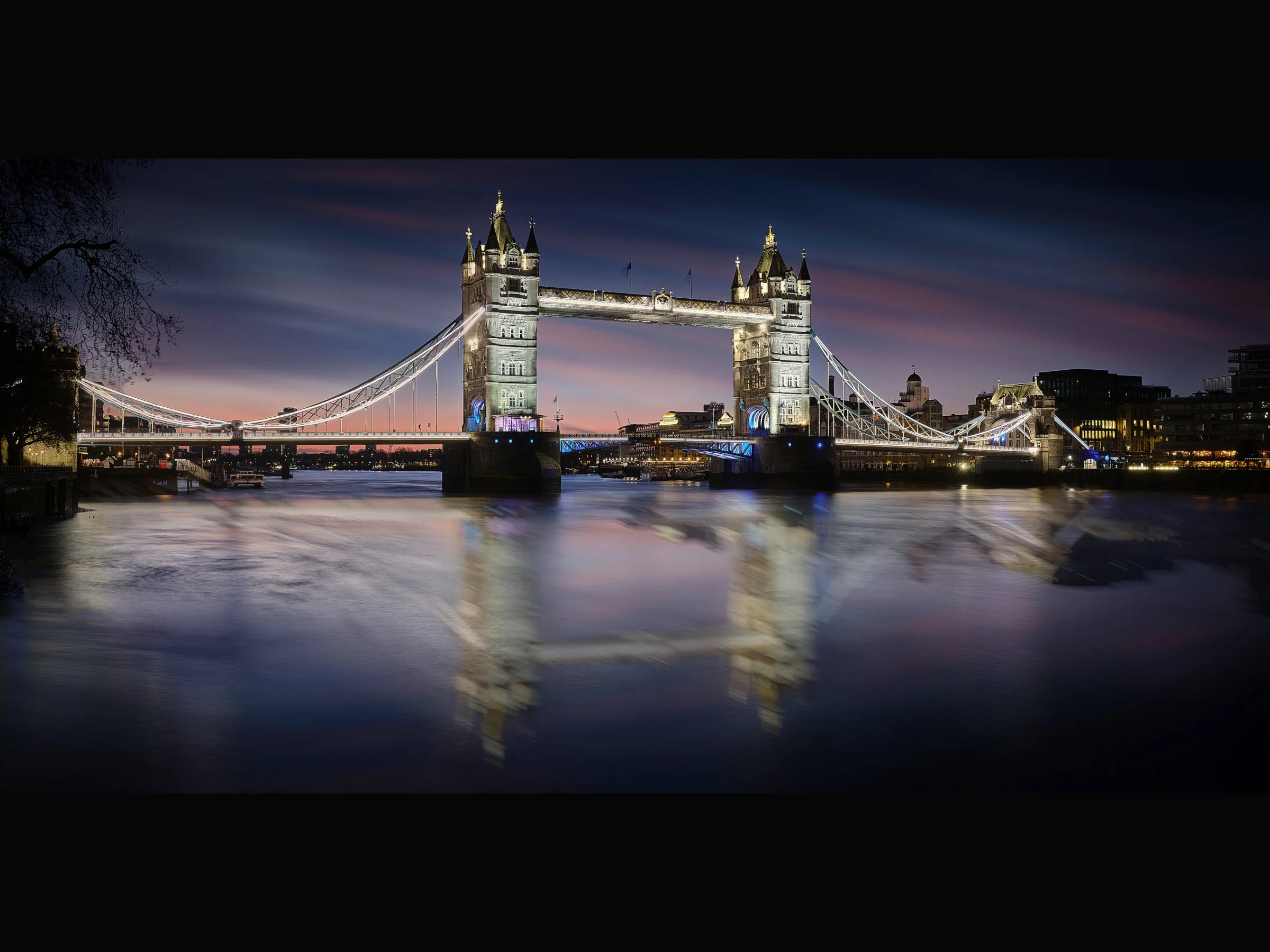 Tower Bridge 
panoramic 3