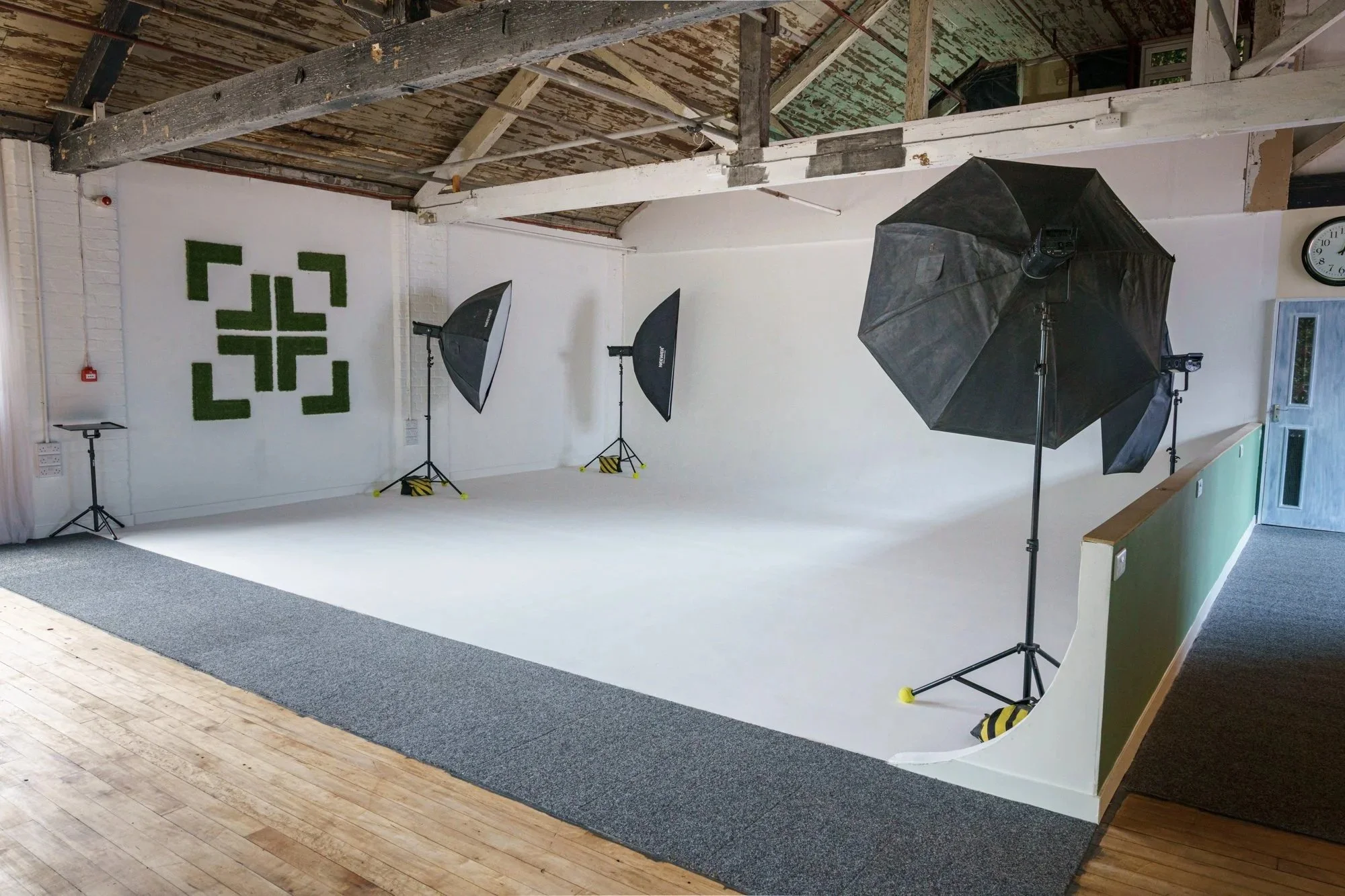 540 Sq Ft White Cyclorama