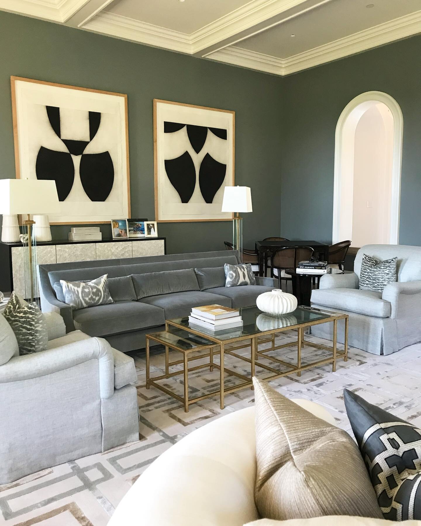 Who wants to hang out in this living room all day? 
I got the pleasure of helping to style this beautiful home 
.
.
.
.
#warnerarchitecture #realestateagent #design #montecitorealestate #agent #santabarbaraagent #montecitohome #santabarbarahome #beac
