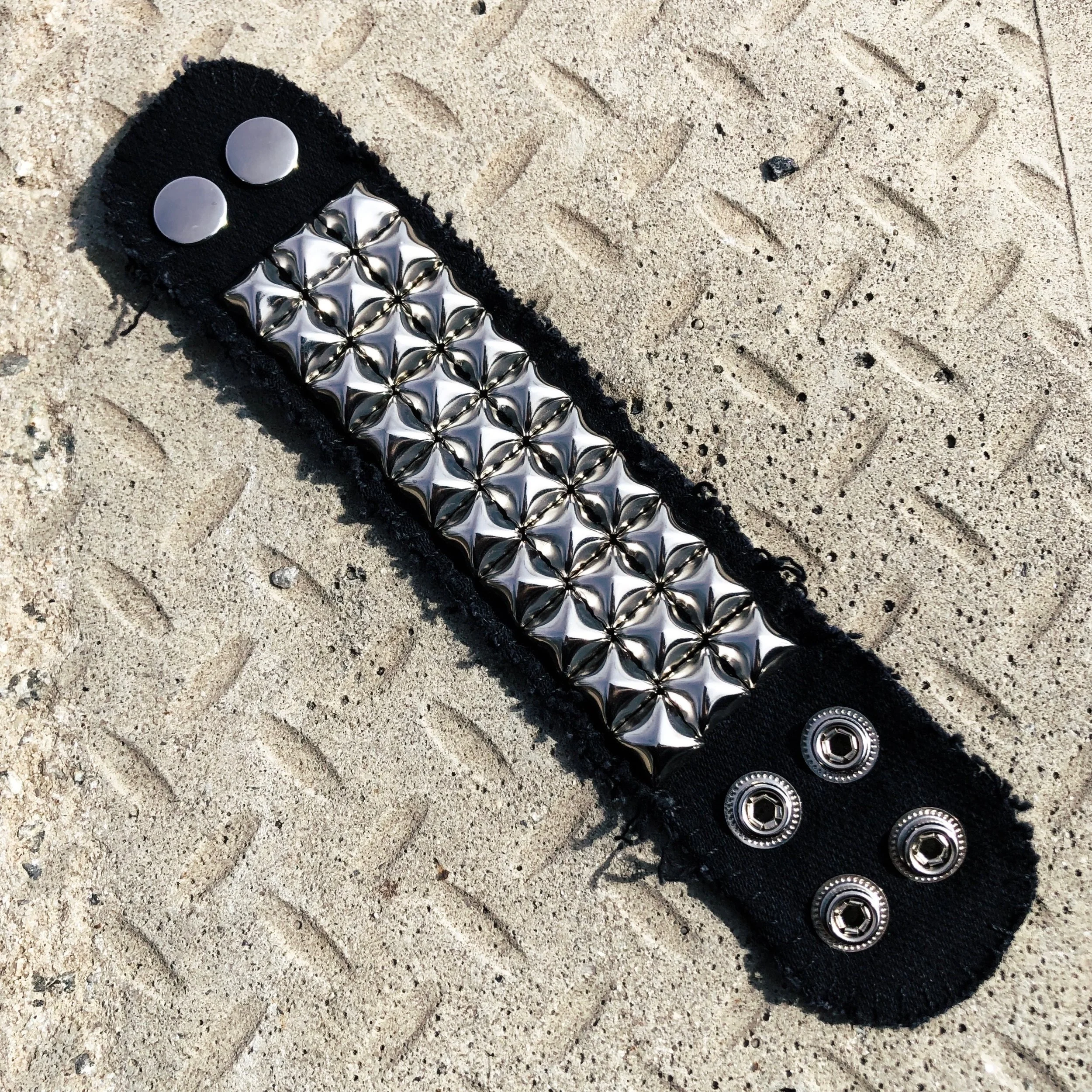 STUDDED JRACELET