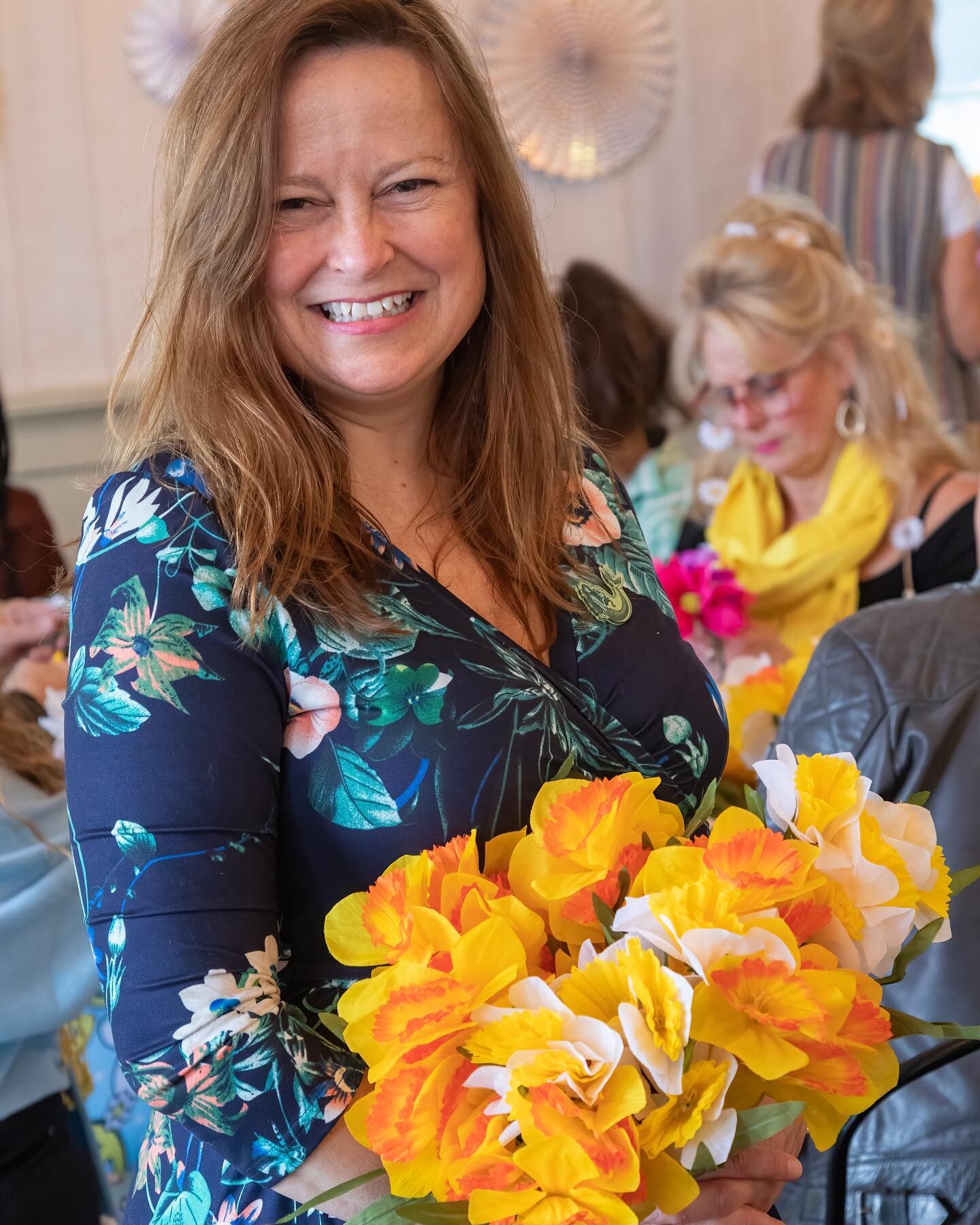 #ACKDaffy recap Number 2: The Night Life 🌼 The 47th Annual Nantucket Daffodil Festival kicked off Thursday night with the Flower Crown Workshop, held by the @ackchamber. Daffy goers came out to @nantucketdreamland for a relaxing and fun evening of c