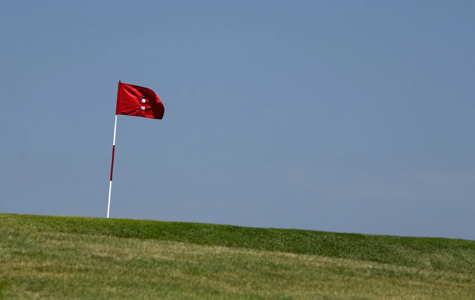 Golfers swing for youth