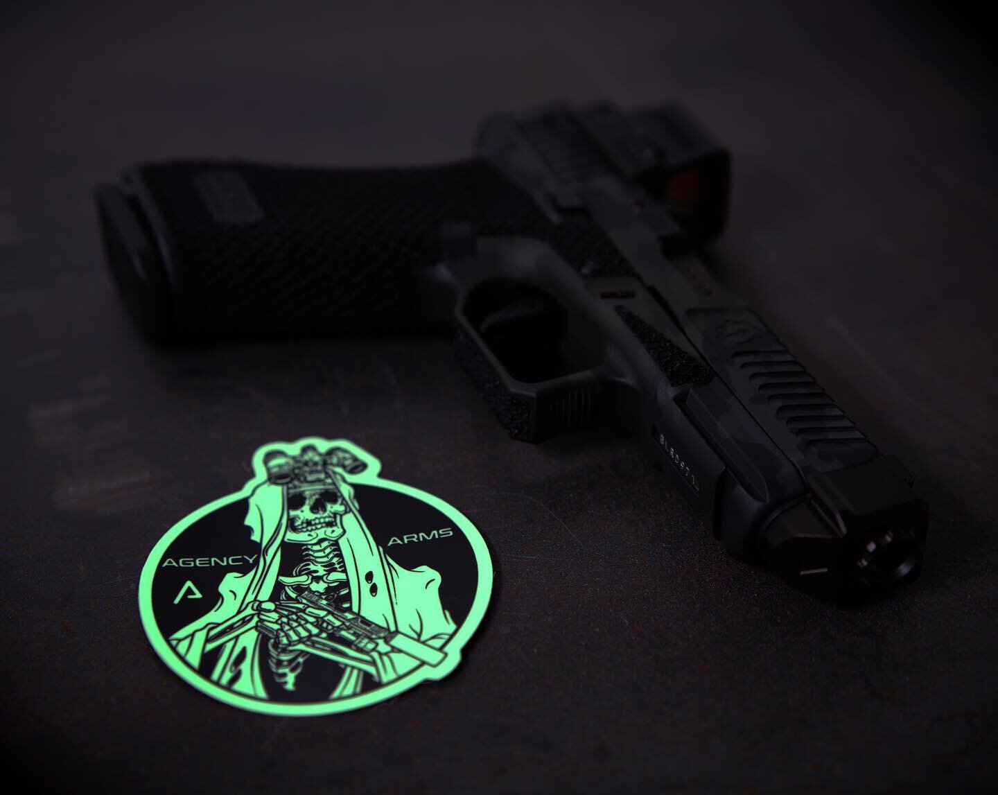 Our glow in the dark Reaper slap is 🔥. Comment below if you noticed the Sage V2. Probably couldn&rsquo;t see it because it&rsquo;s Black Multicam 🙌🏼
#agency #agencyarms #agentsupplied #agencyarmsofficial #agencyarmstrigger #agencylife #agent #synd