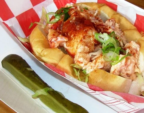 Maine vs. Connecticut: Which Red Hook Lobster Pound 'Roll is better?