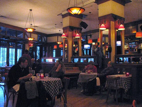 Review: [Closed] Dinner at Henry's