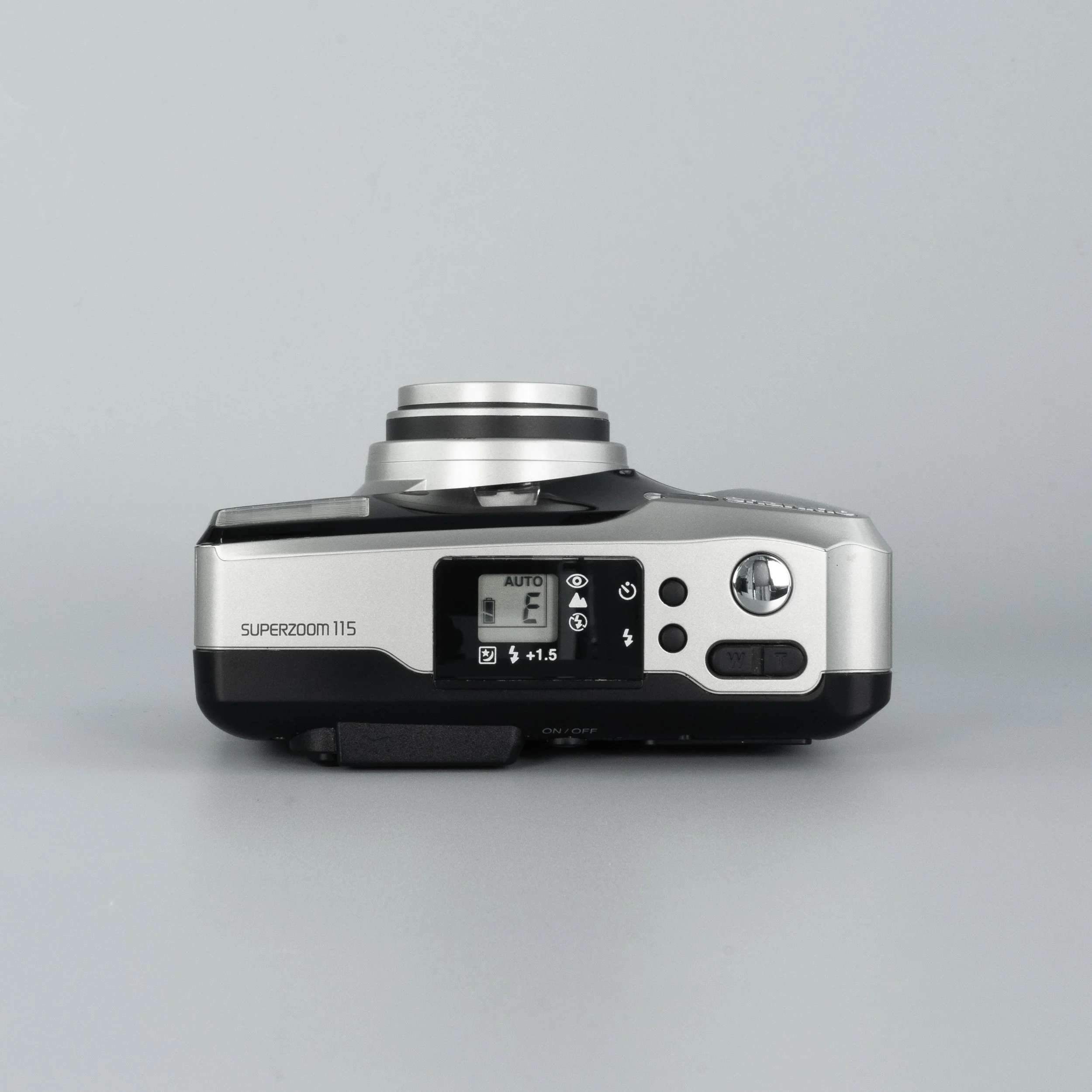 Appareil Photo Argentique Olympus Superzoom 105 – 35mm – État Correct