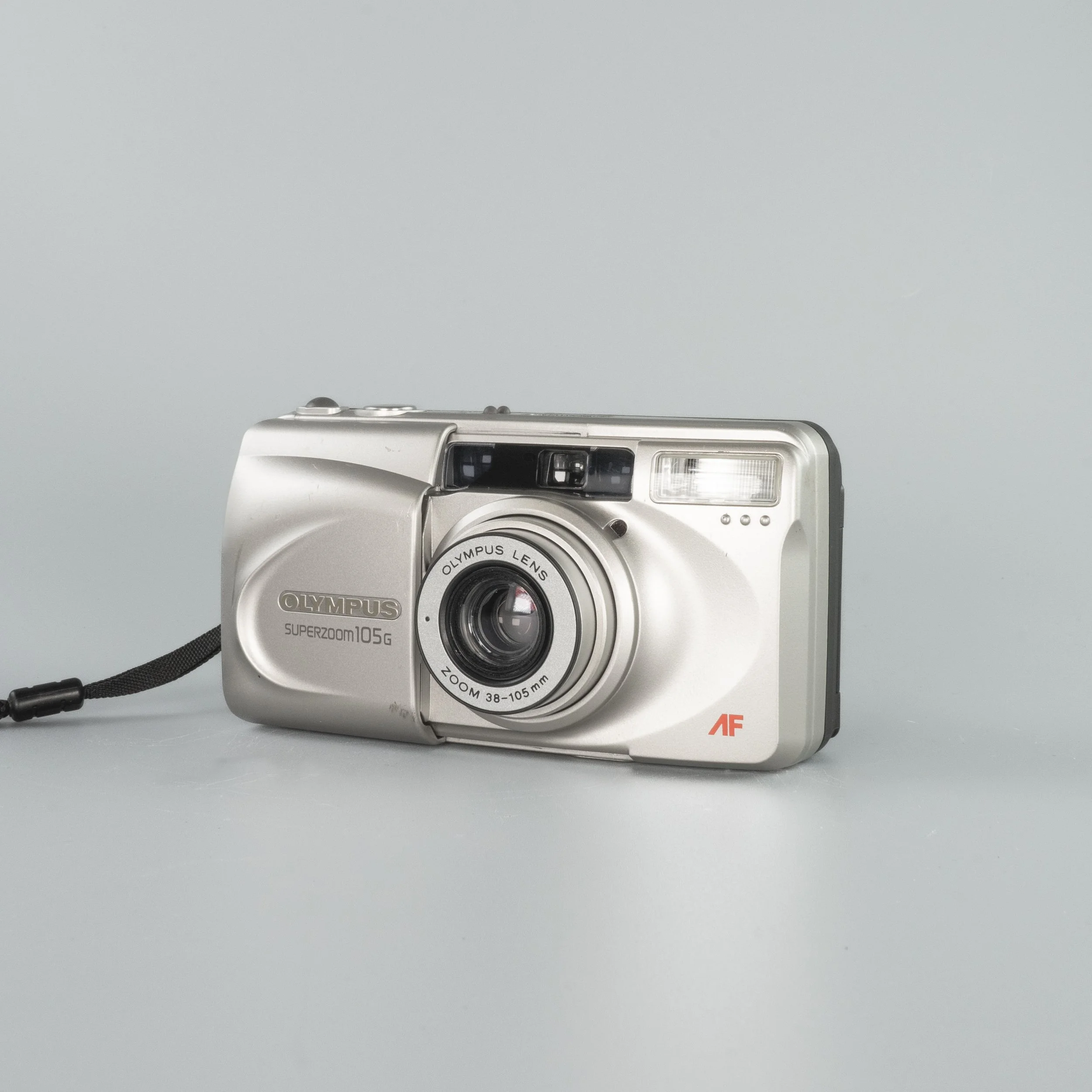 Appareil Photo argentique Olympus SUPERZOOM 105G en très bon état Appareil Photo argentique Olympus SUPERZOOM 105G en très bon état
