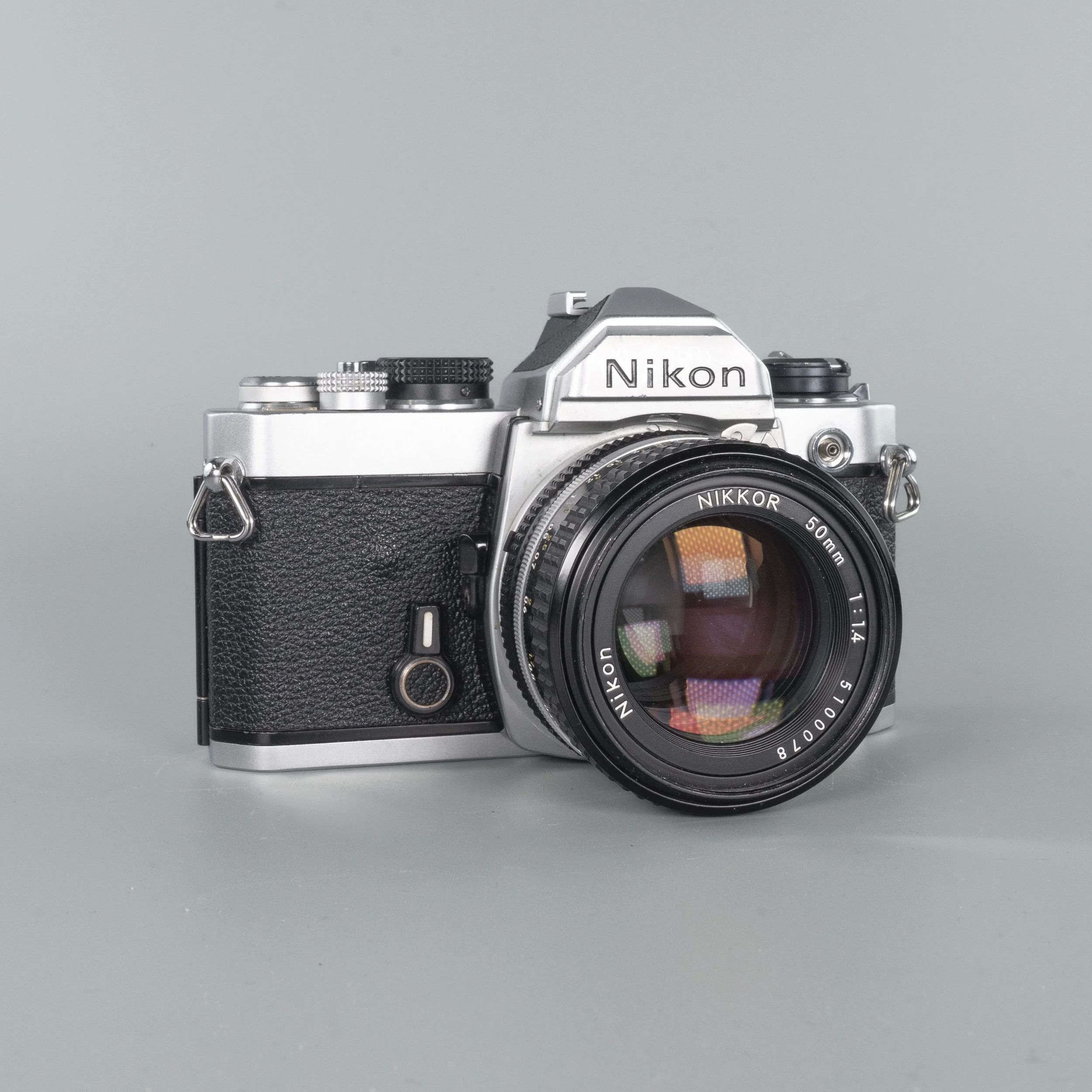 Appareil Photo Argentique Nikon FM 35mm Avec Objectif AI, Piles, Sangle, Bouchon Et Notice