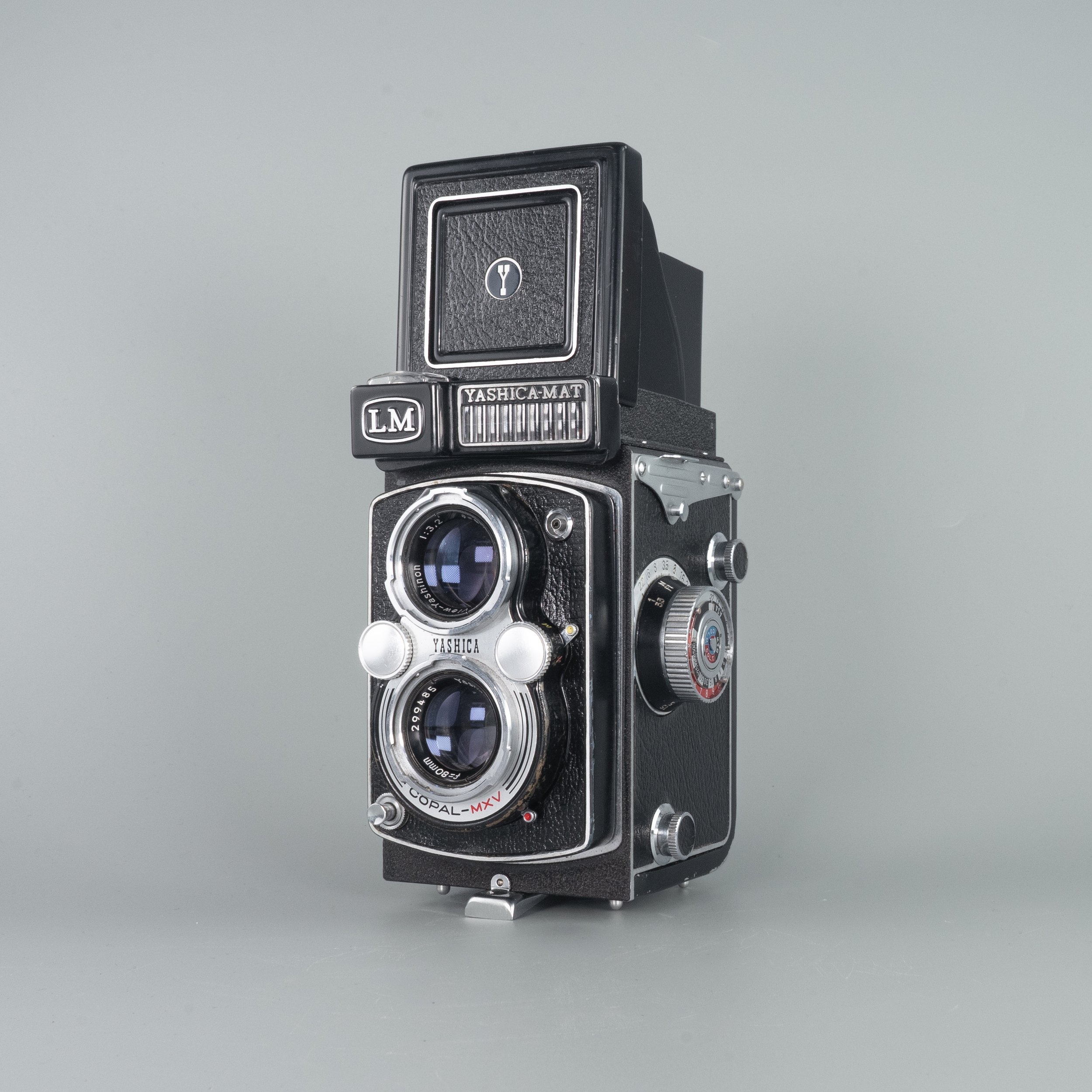 Yashica-Mat: The simple, elegant essence of a TLR – - Daniel J. Schneider Yashica-Mat: The simple, elegant essence of a TLR – - Daniel J. Schneider