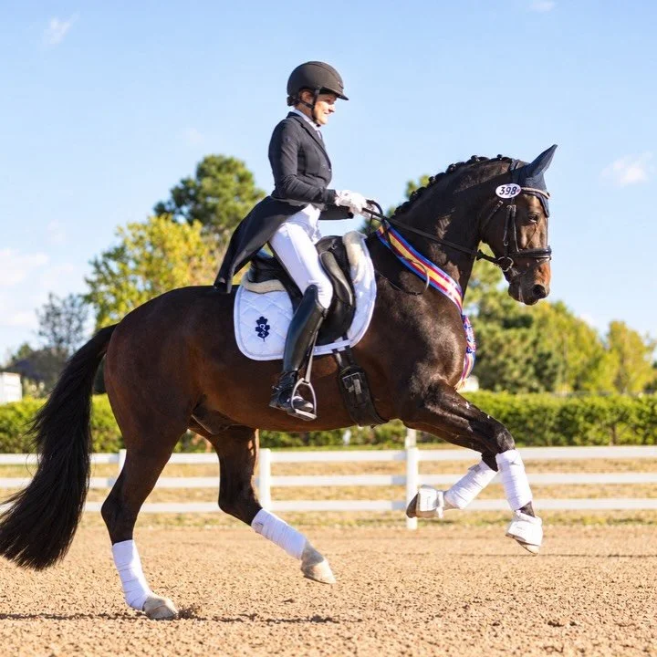 Wow! Thanks @unaschadephotography for the incredible pics from Regional Finals in September. I think Gizmo would like to be a professional Victory gallop horse, if anyone needs a stand in for the lap of Honor 😆🦄

Proud of this little powerhouse- we