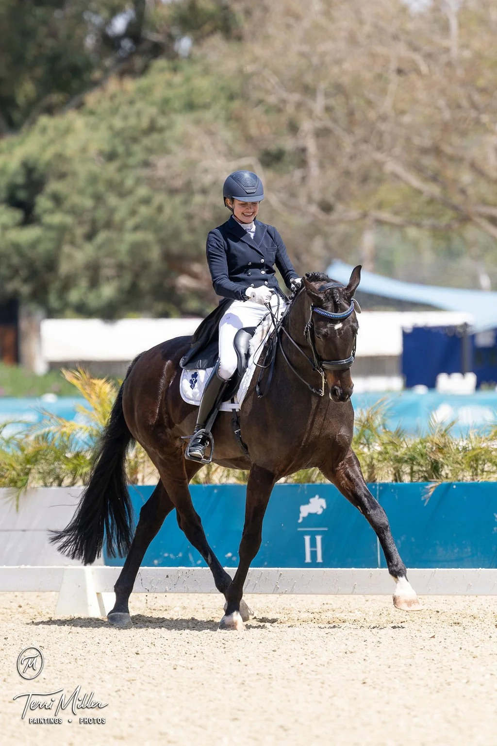 Fiona CA shoulder in.jpg