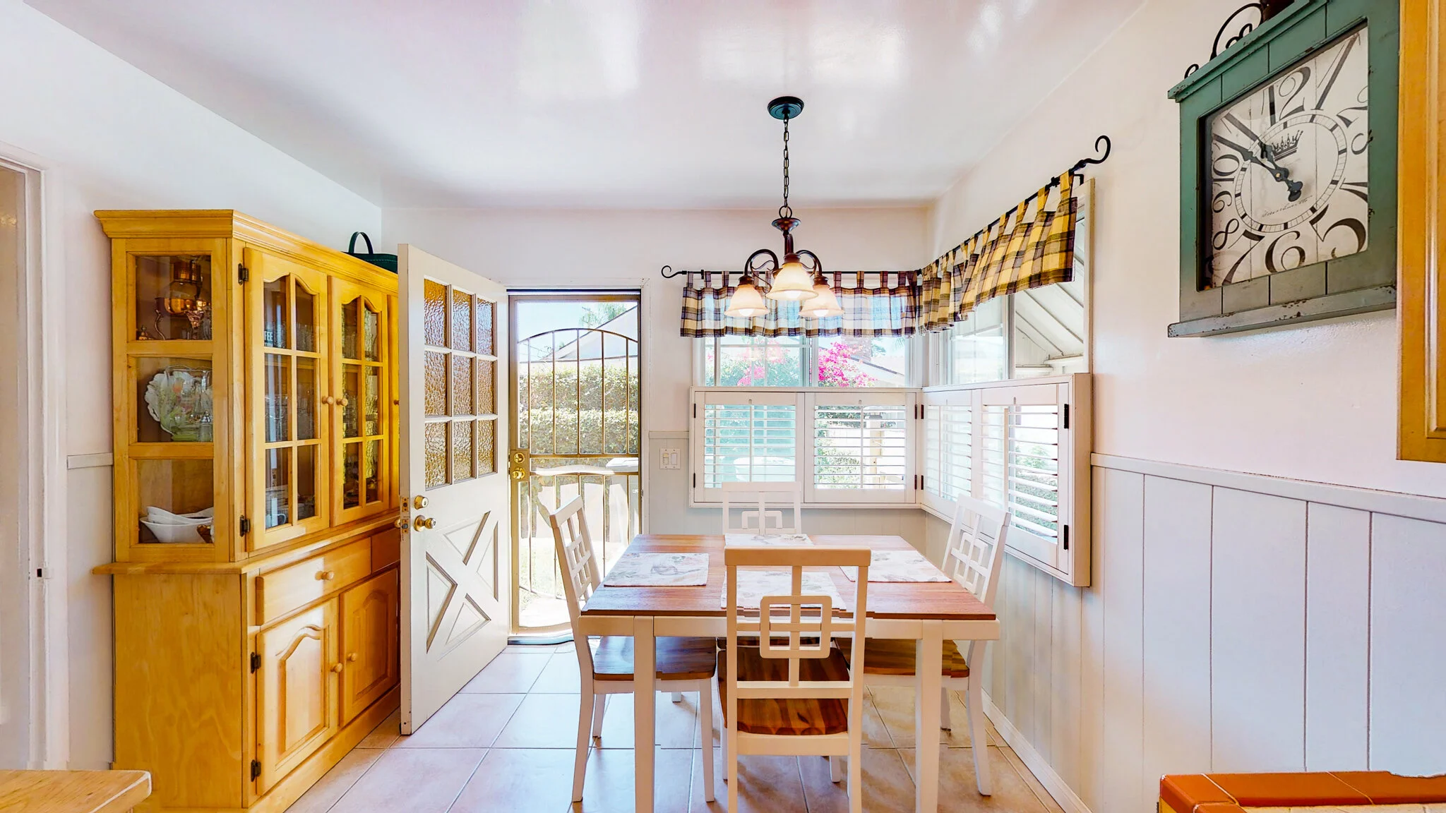 12 Kitchen.jpg