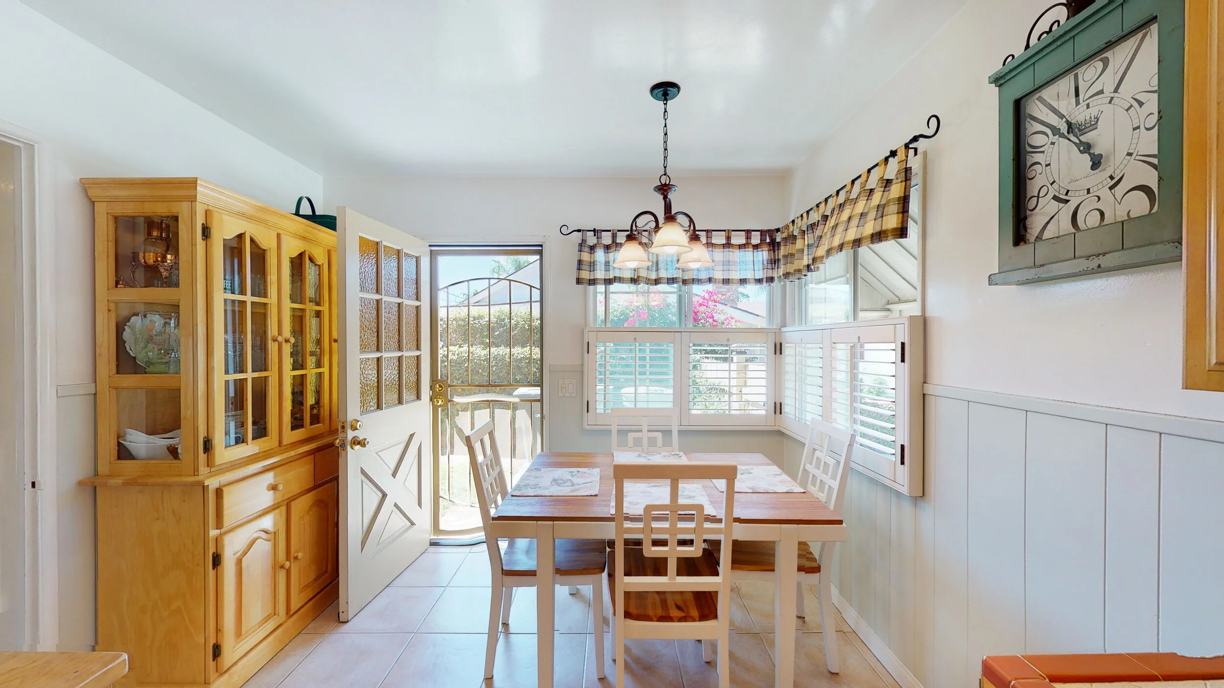 12 Kitchen.jpg