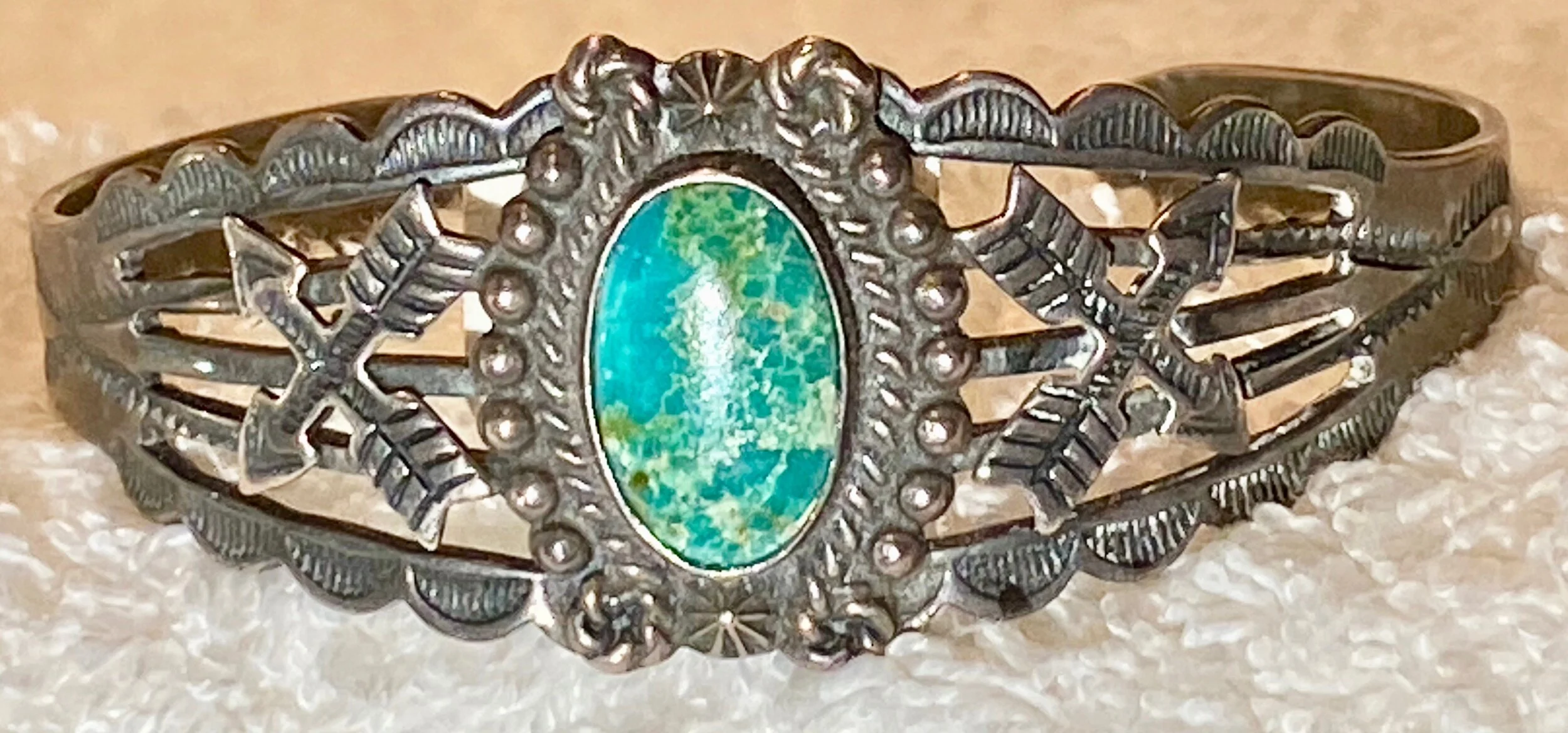 象牙調　バングル、イヤリングセット　ヴィンテージ Vintage & Pre-Owned Jewelry — Southwest Native Originals