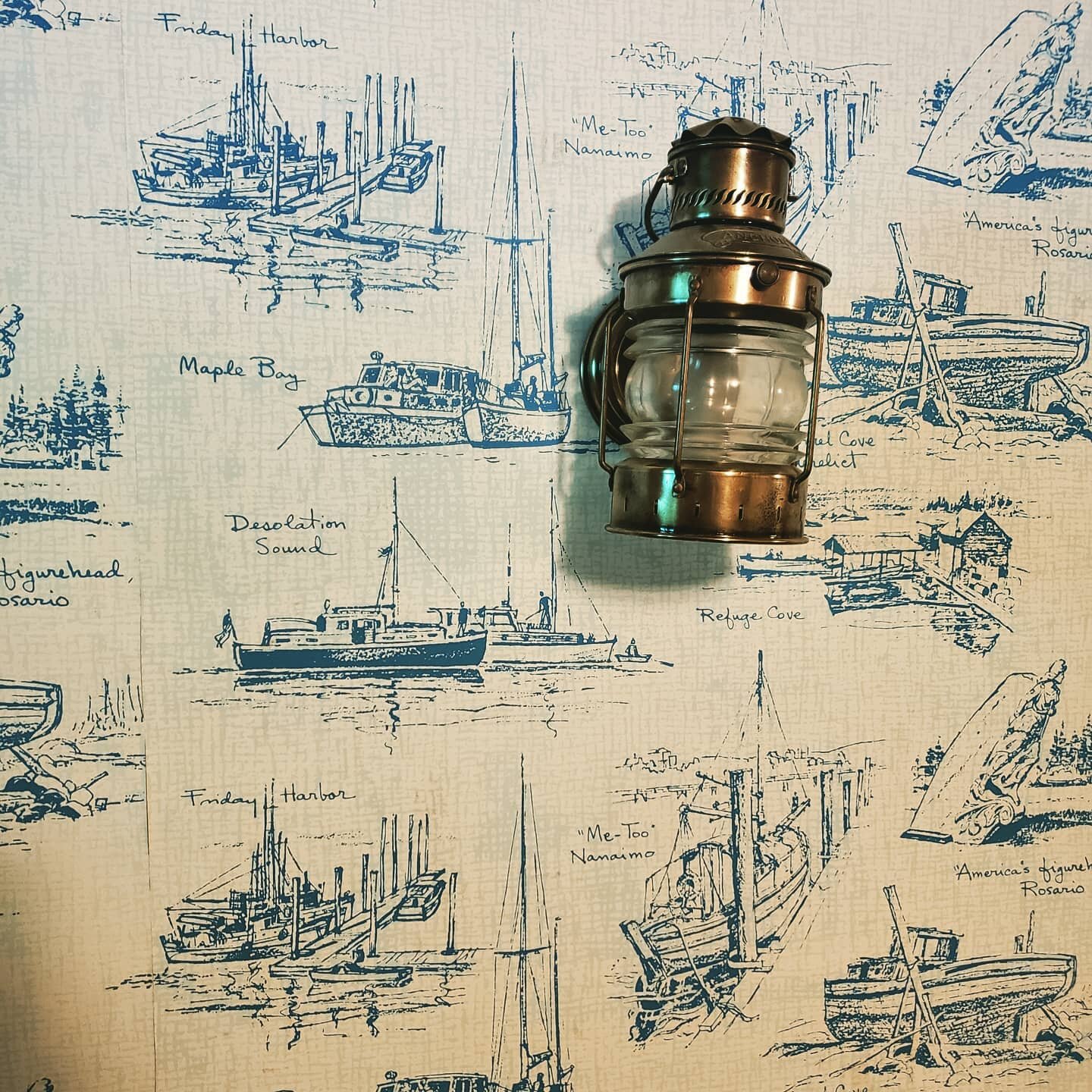 Closing on this baby this week! This buyer has a vintage nautical collection to embellish this rumpus room. 😄 love it!
.
.
#vintagewallpaper #wallpaper #boat #ship #sail #sailing #nautical #periodwallpaper #pdxrealestatebroker #ownyourhome #buyahous