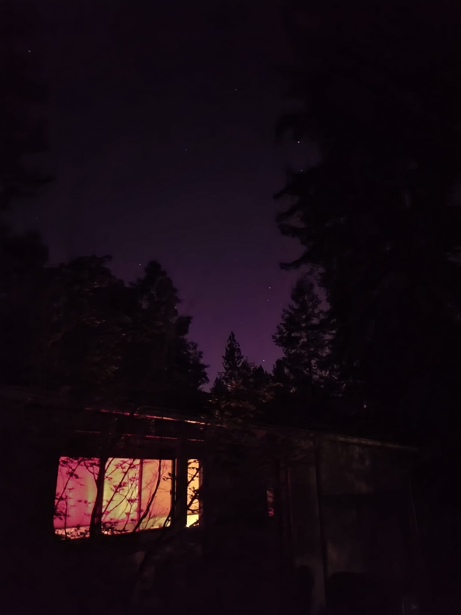 My human eyes couldn't pick up the Northern Lights. 

But the awe I felt looking at my phone screen was exquisite and so so worth it.

Could you see the lights where you were?

Drop a photo please of what you captured 💜