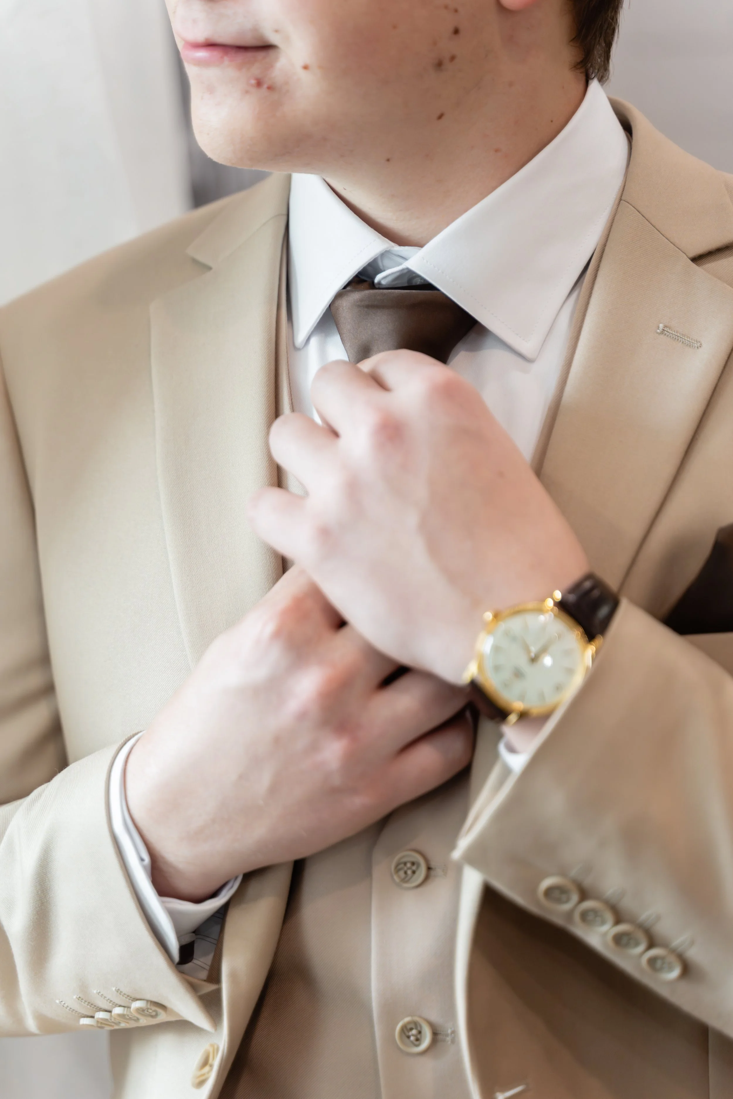 Emily and Joshua_Getting ready_Spring Venue (4).jpg