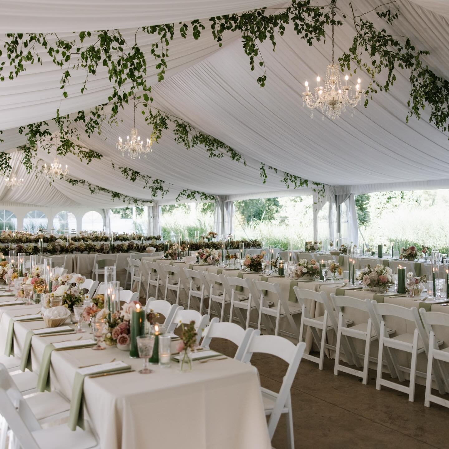 an explosion of flowers for @annaj87 at @historicshadylane ✨✨✨ can you guess how many individual centerpieces filled this space?! 
.
Lead photographer: @laurennorellephoto 
Second 📸: @tiffanylantzphoto 
Florals: @oliveandorangefloral 
Coordinator: @