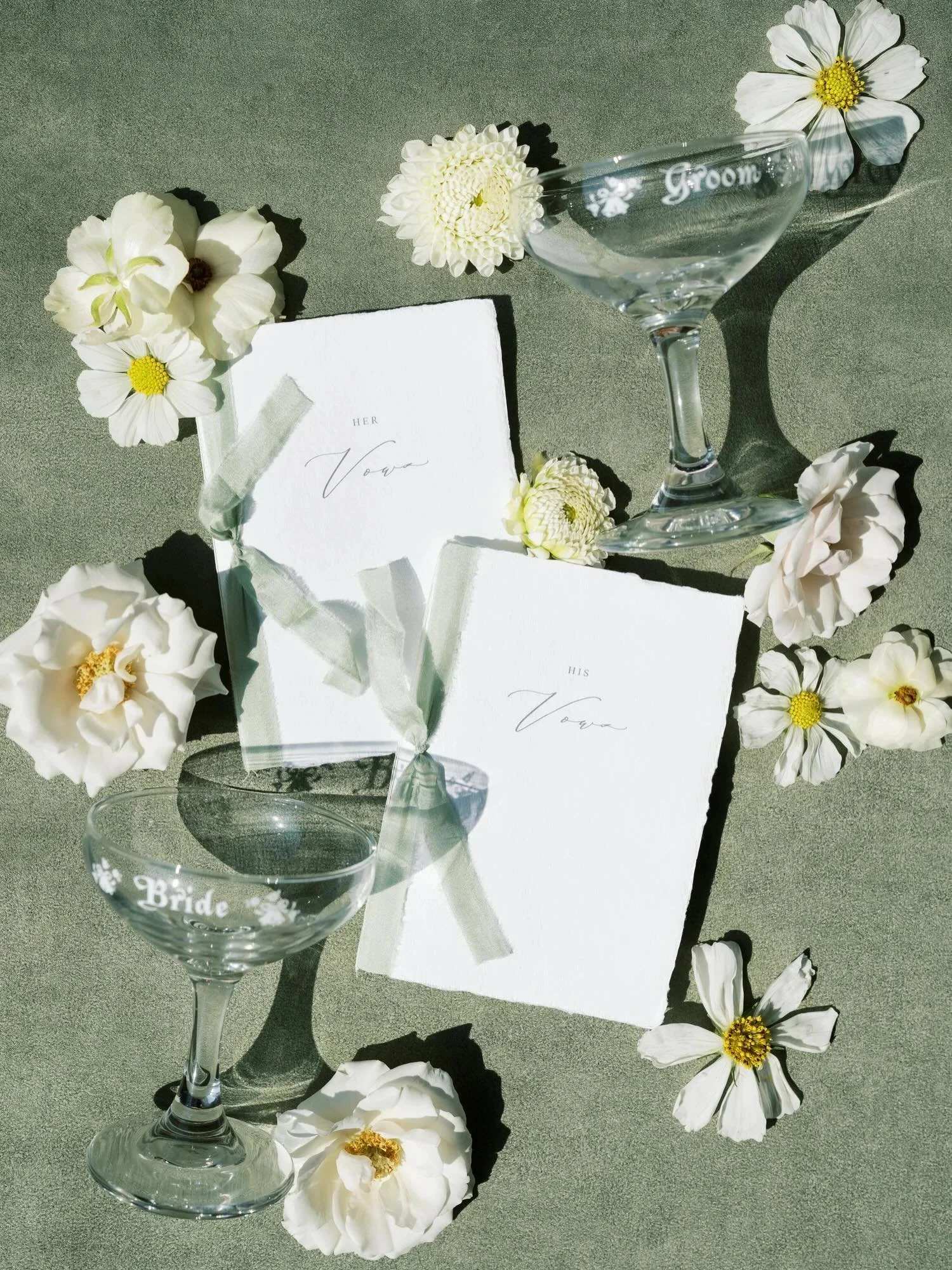arrangements stuffed to the gills with cosmos?! say less ✨
.
.
.
Venue: @applefordestate
Photographer: @rachelrosensteinphoto
Content Creator: sweetheartcontentco
Caterer: @serockcatering
Stationery: @jenniferfitzdesigns
Florist: @oliveandorangeflora