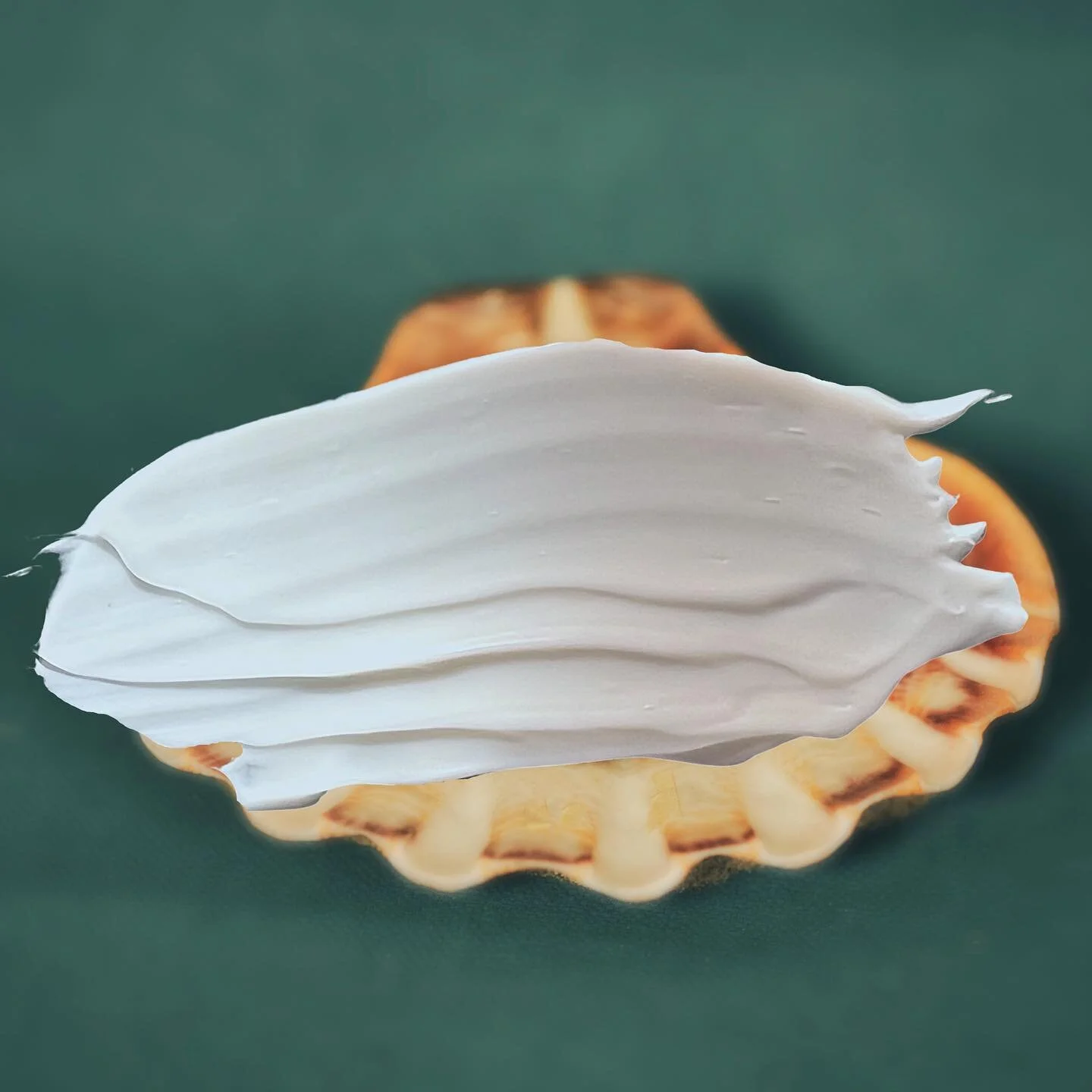 STIMULATE ✦ BRIGHTEN ✦ TIGHTEN
www.tezorabeauty.com | 8 ✧ 22 ✧ 22